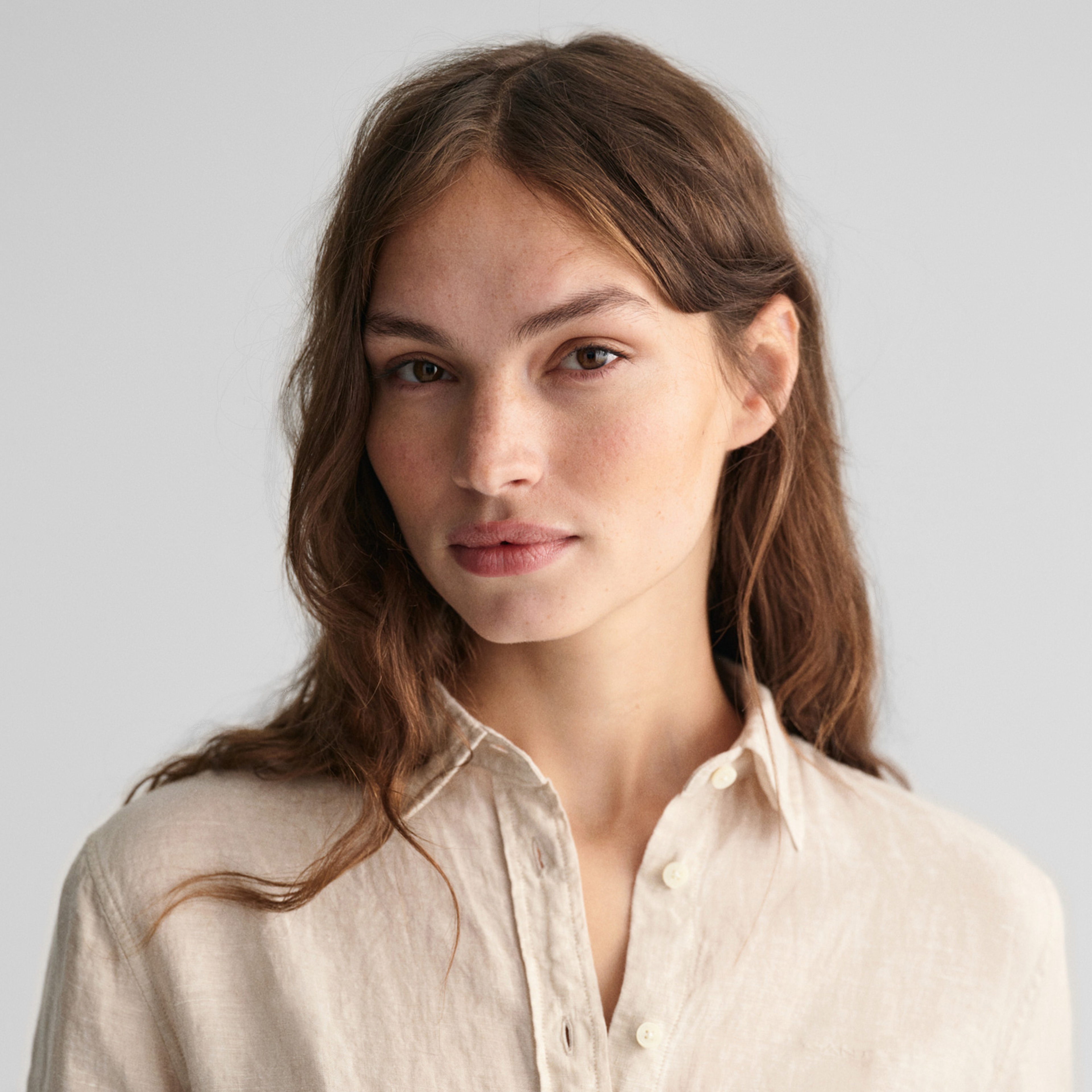 GANT Kadın Bej Regular Fit Klasik Yaka Keten Gömlek