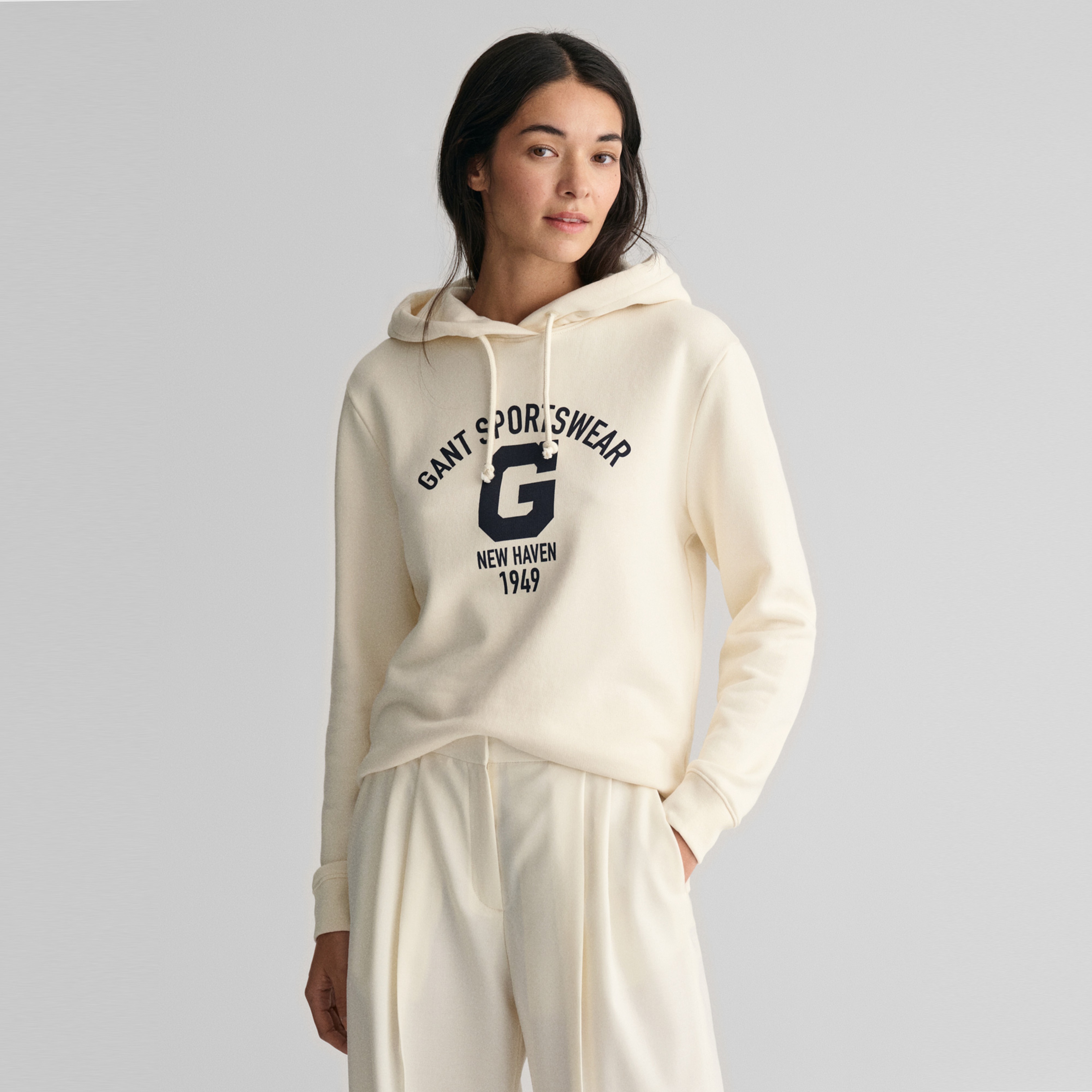 GANT Kadın Krem Relaxed Fit Kapüşonlu Logolu Sweatshirt
