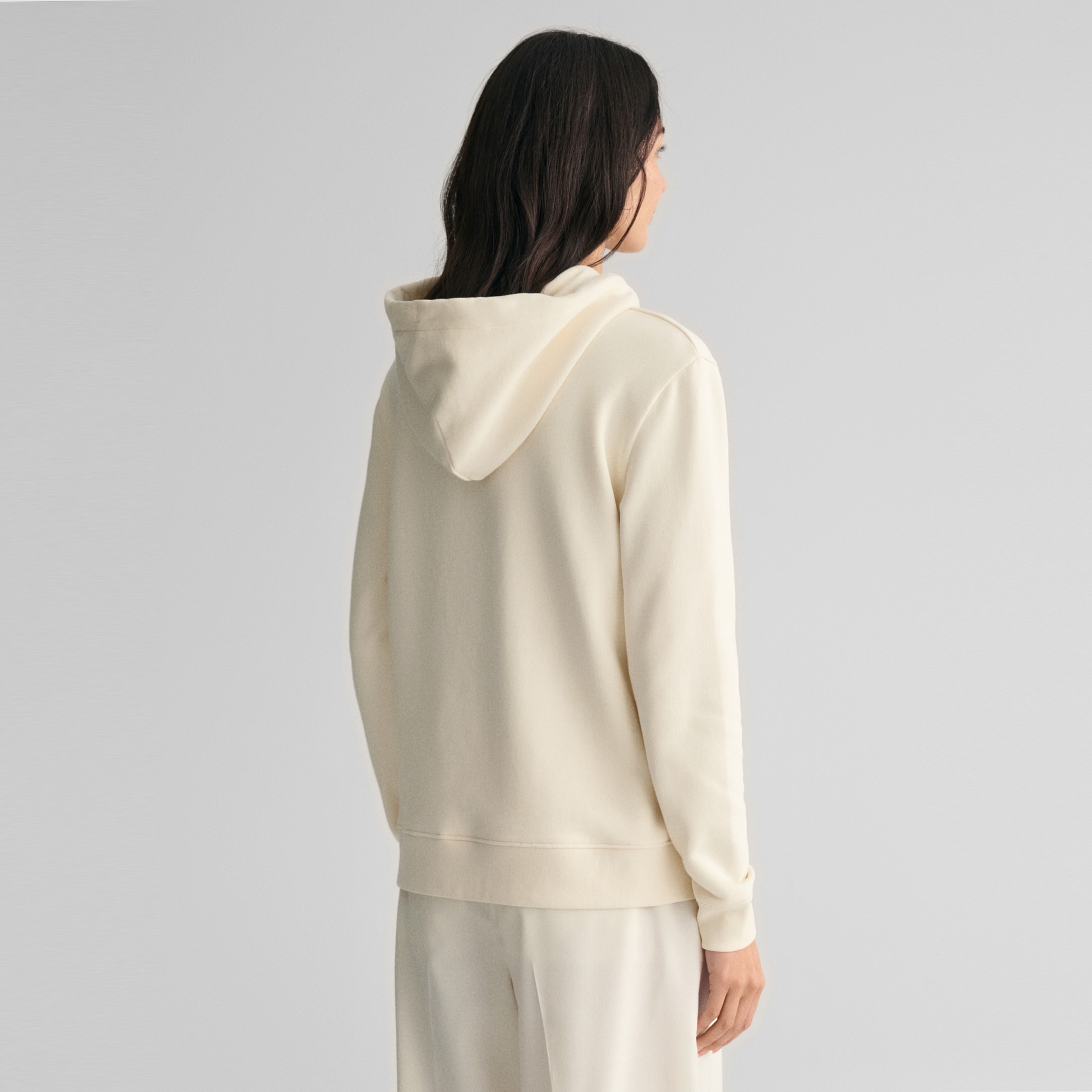 GANT Kadın Krem Relaxed Fit Kapüşonlu Logolu Sweatshirt