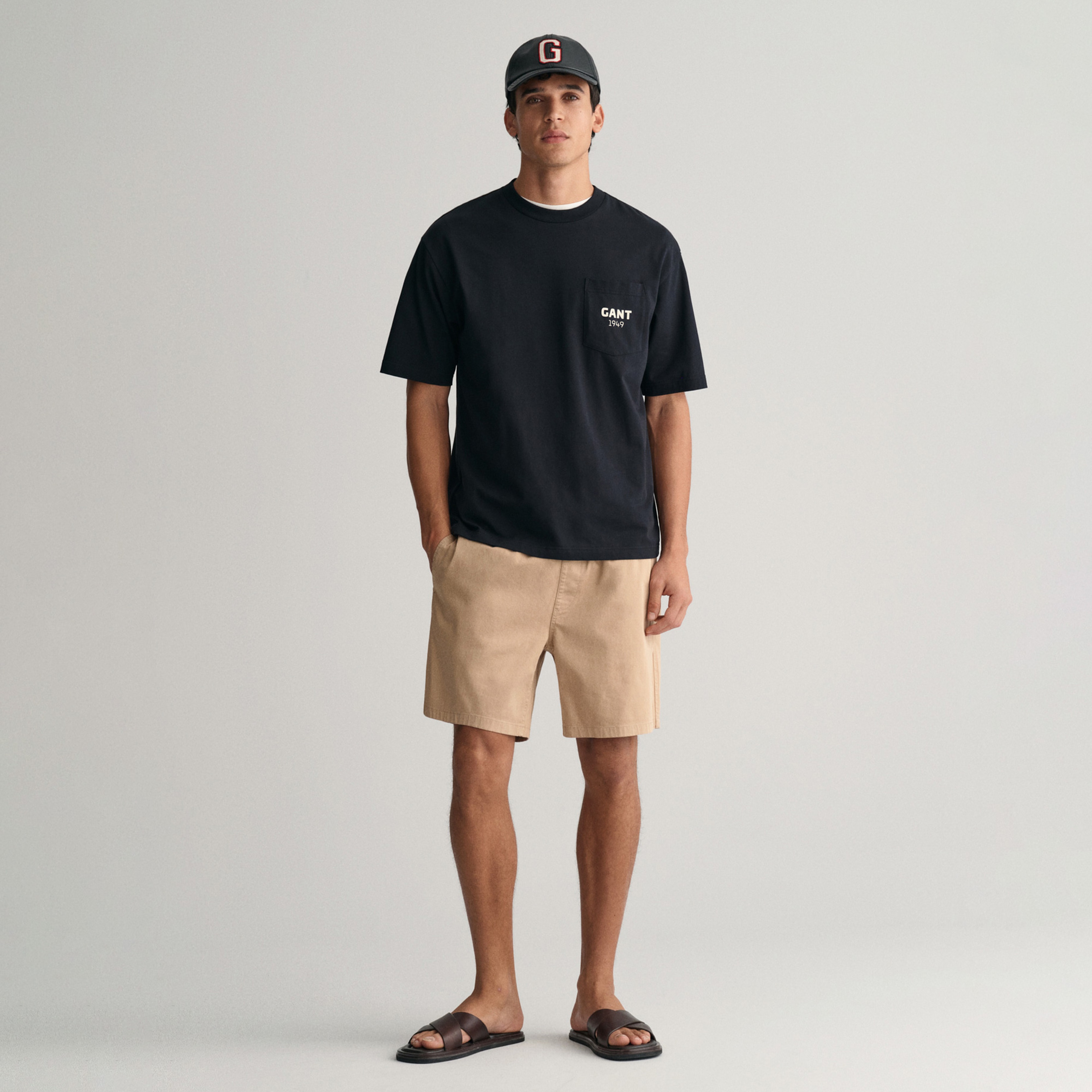 GANT Erkek Siyah Relaxed Fit Bisiklet Yaka Logolu T-shirt