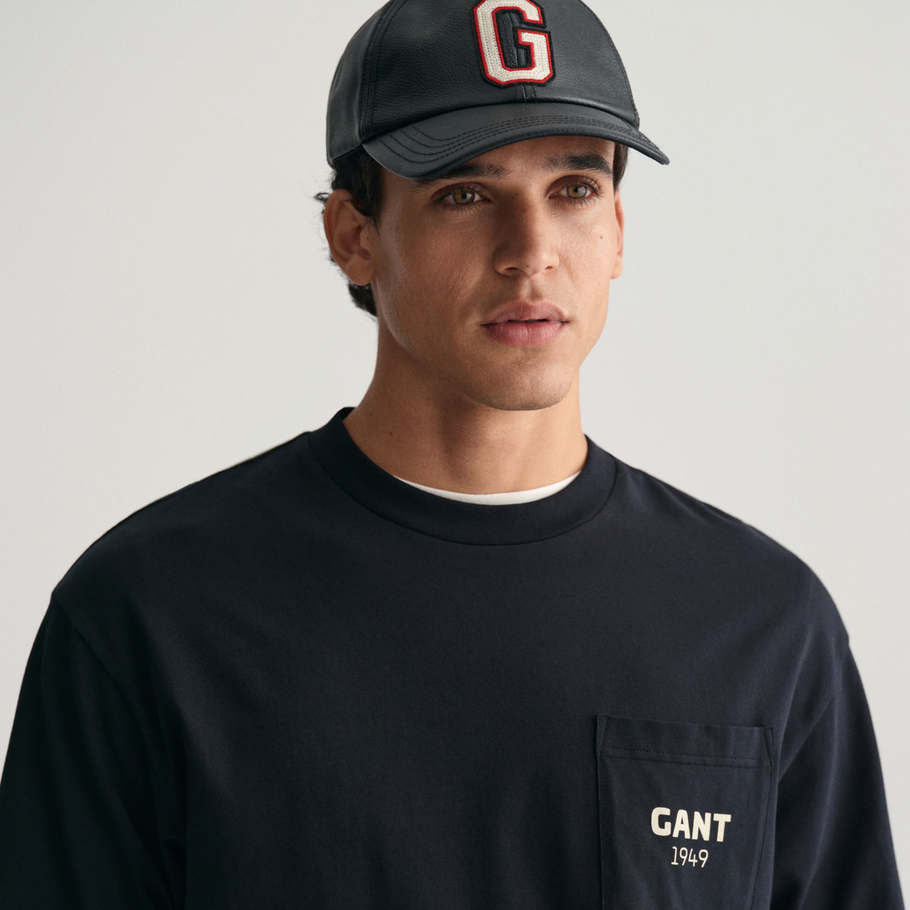 GANT Erkek Siyah Relaxed Fit Bisiklet Yaka Logolu T-shirt