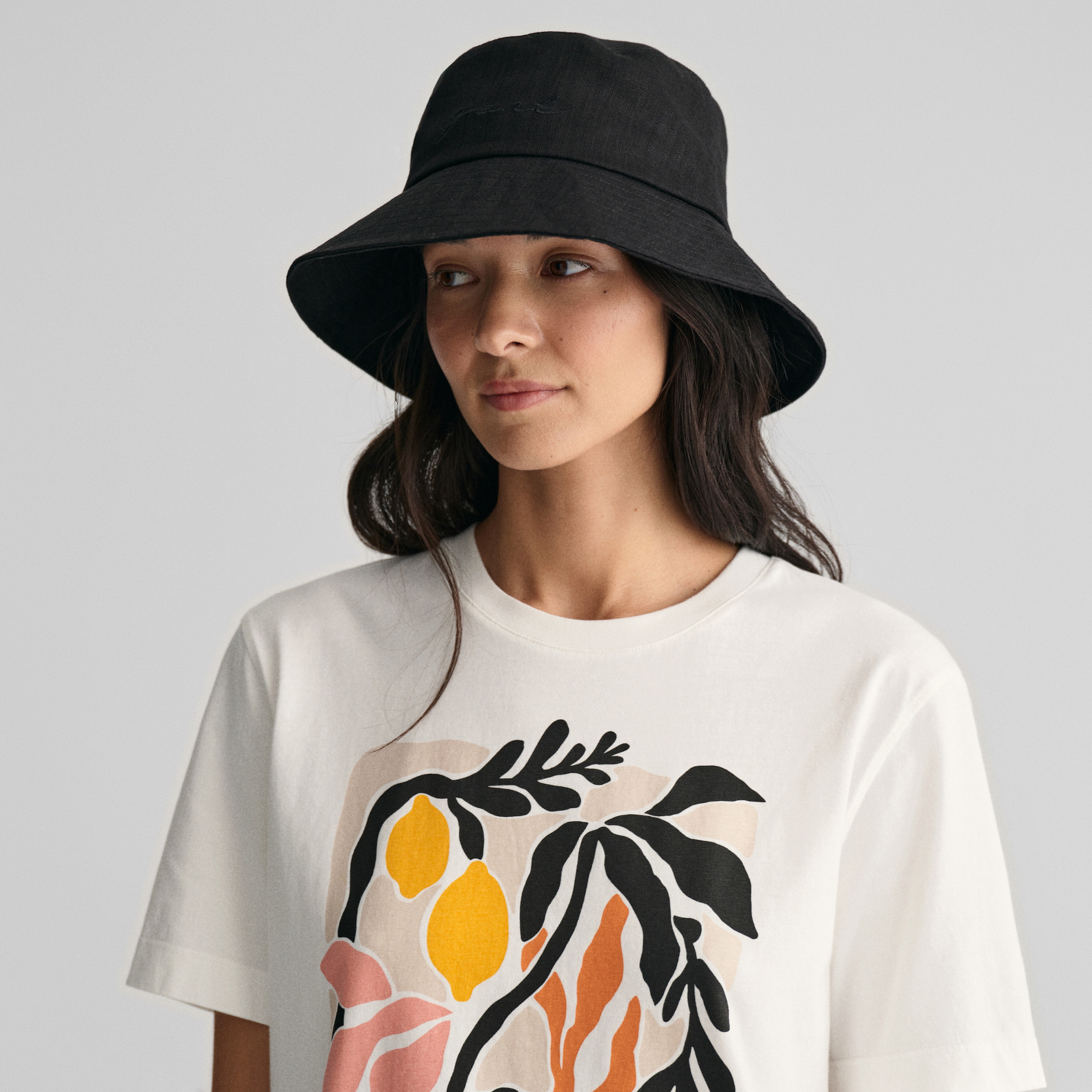 GANT Kadın Krem Relaxed Fit Bisiklet Yaka Desenli T-shirt
