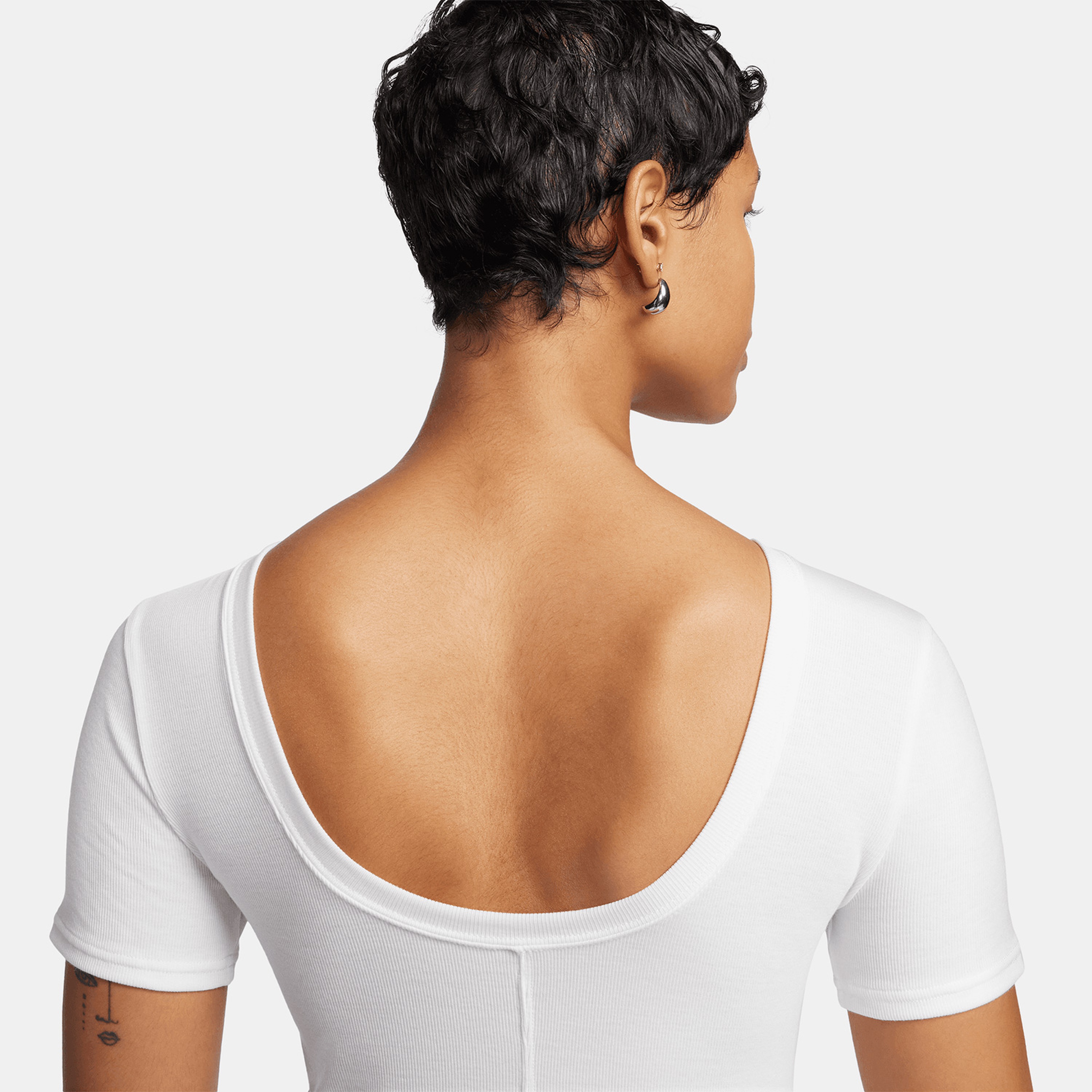 Nike Sportswear Chill Knit Sportswear Kadın Beyaz Crop T-Shirt