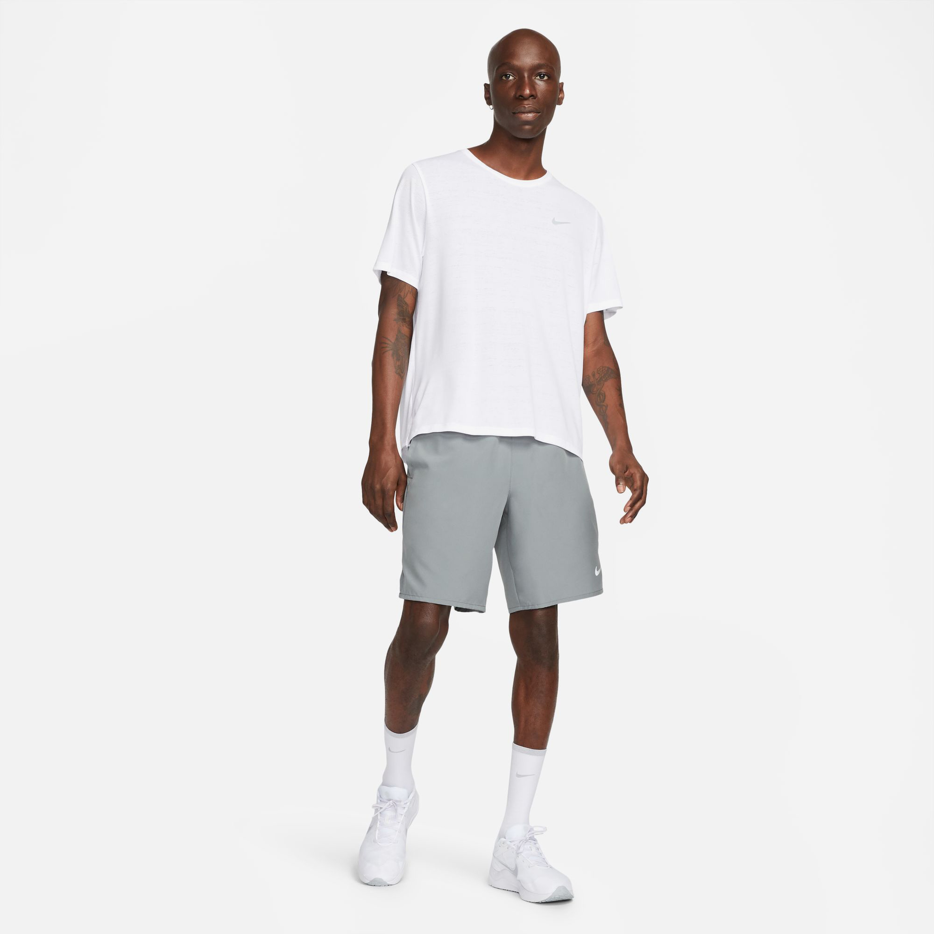 Nike Dri-FIT Challenger Erkek Gri Şort