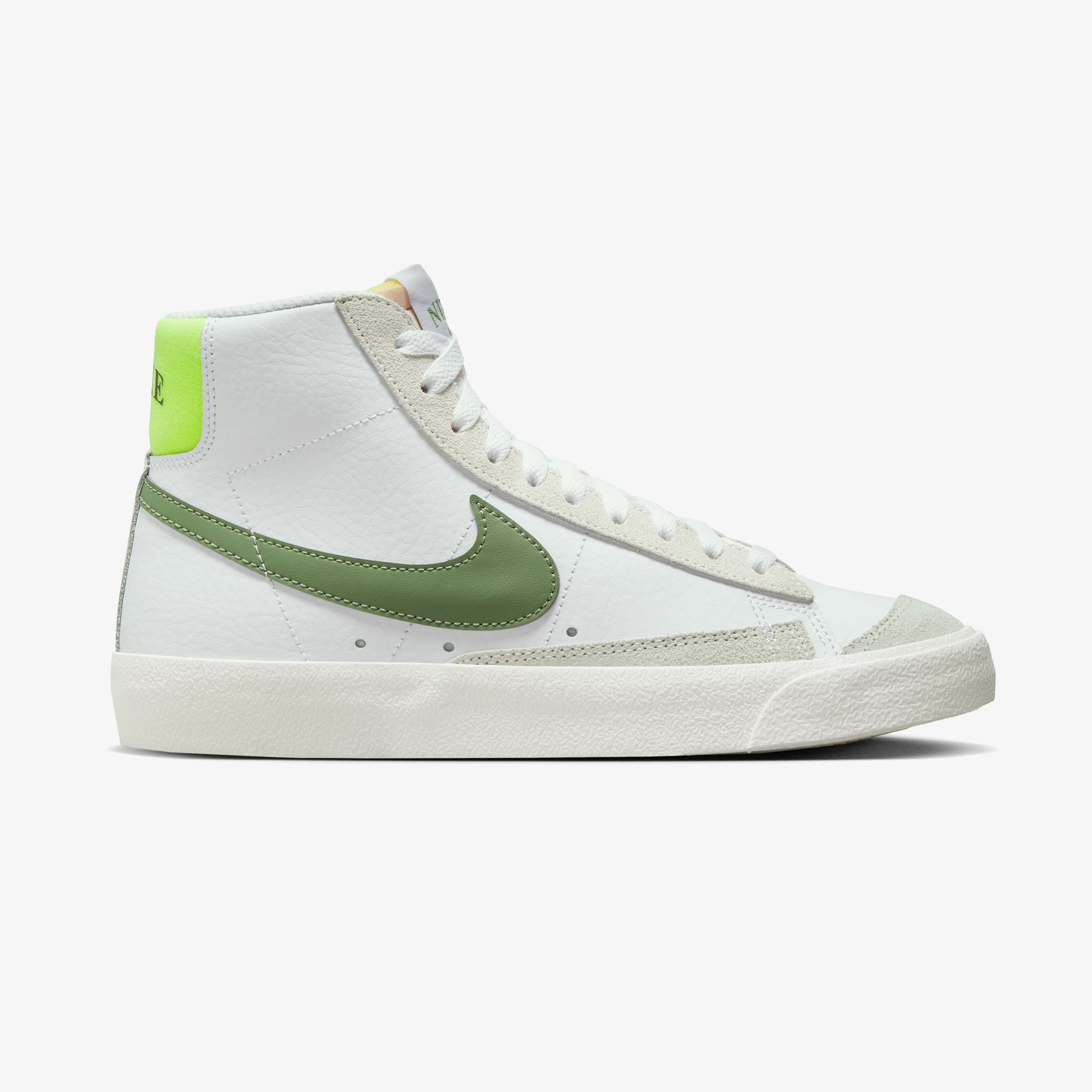 Nike Blazer Mid '77 Kadın Beyaz Spor Ayakkabı