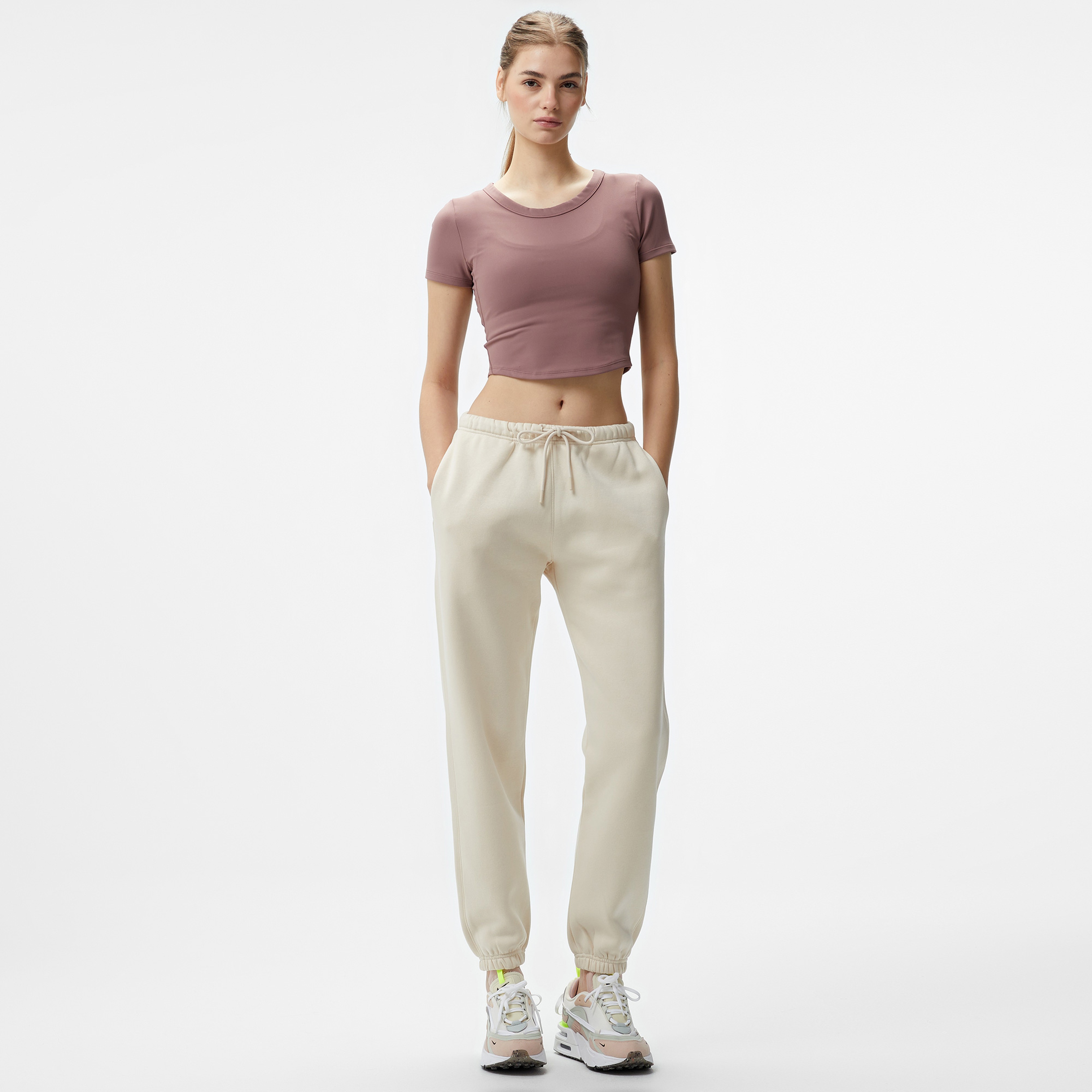 Nike One Fitted Dri-FIT Kadın Kahverengi Crop T-Shirt