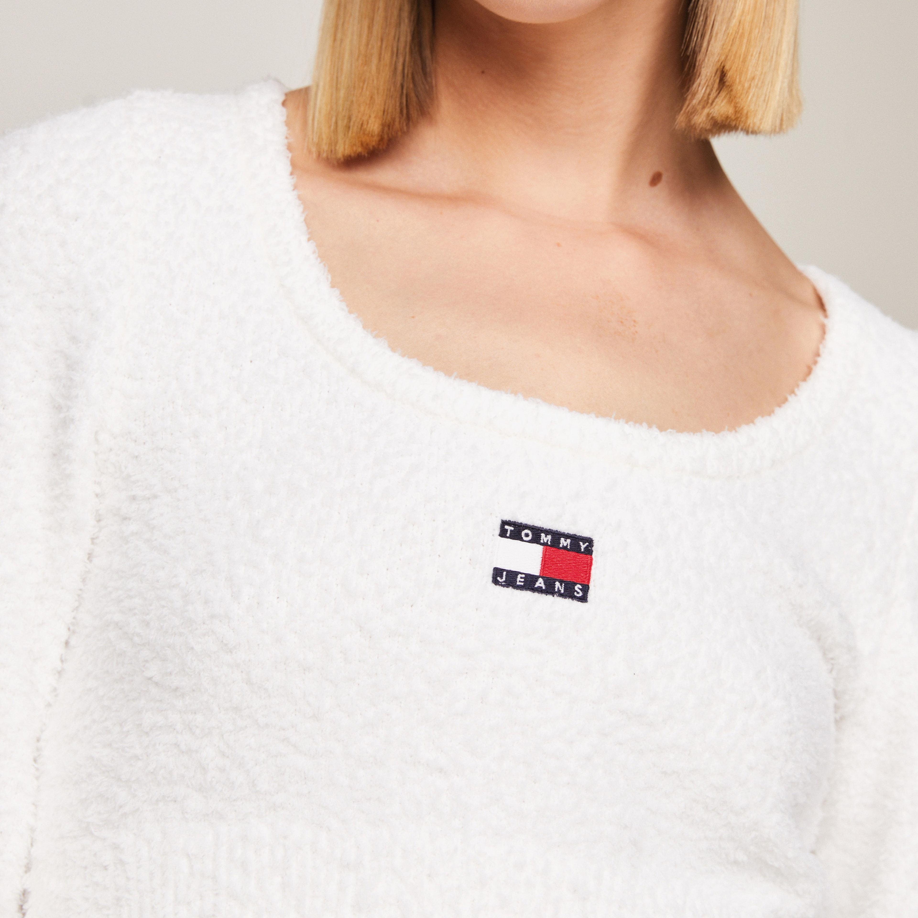 Tommy Jeans Low Neck Badge Kadın Beyaz Hırka