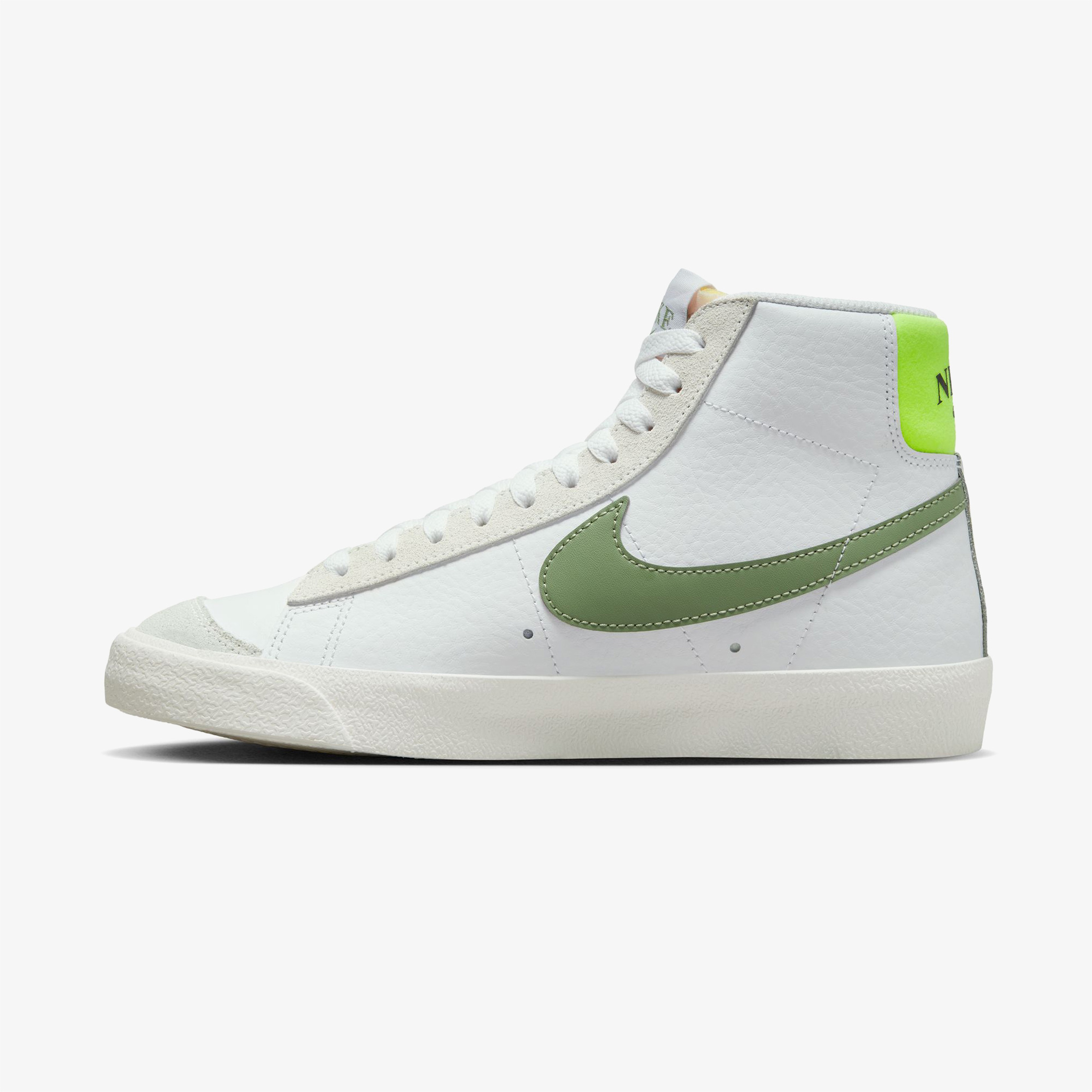 Nike Blazer Mid '77 Kadın Beyaz Spor Ayakkabı