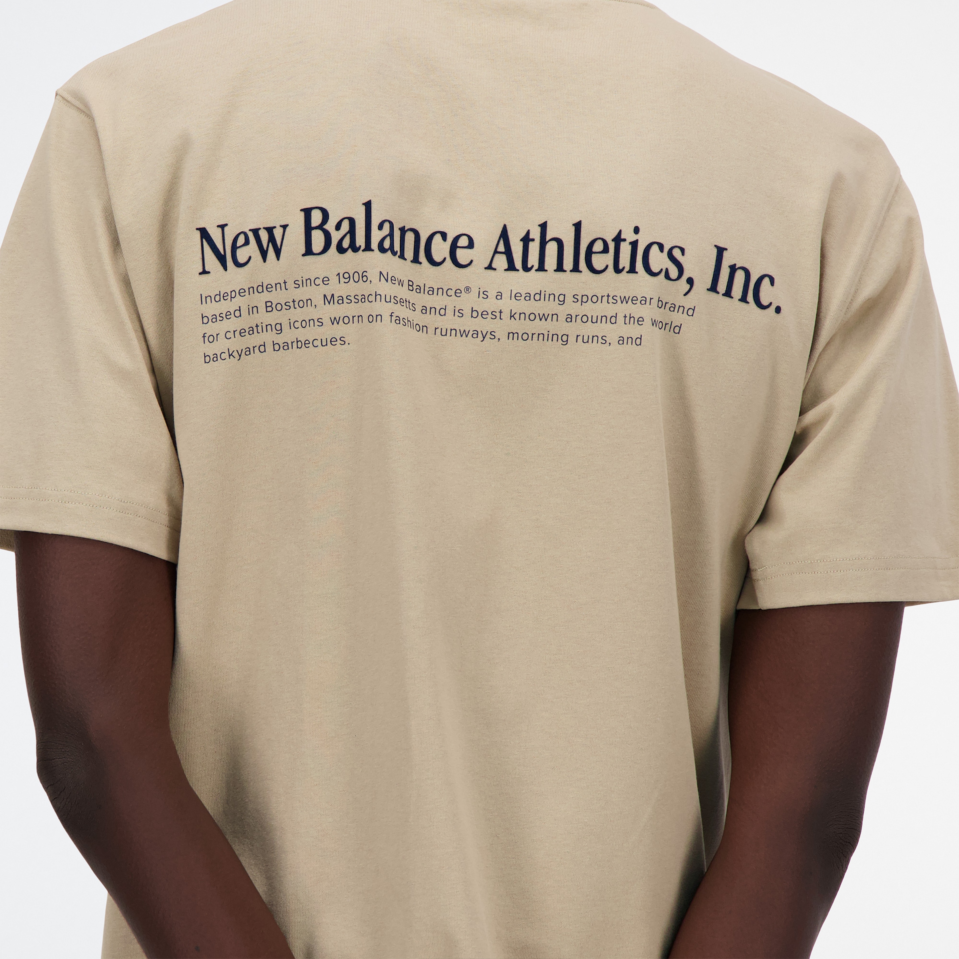 New Balance Athletics Flocked Relaxed Tee Erkek T-Shirt