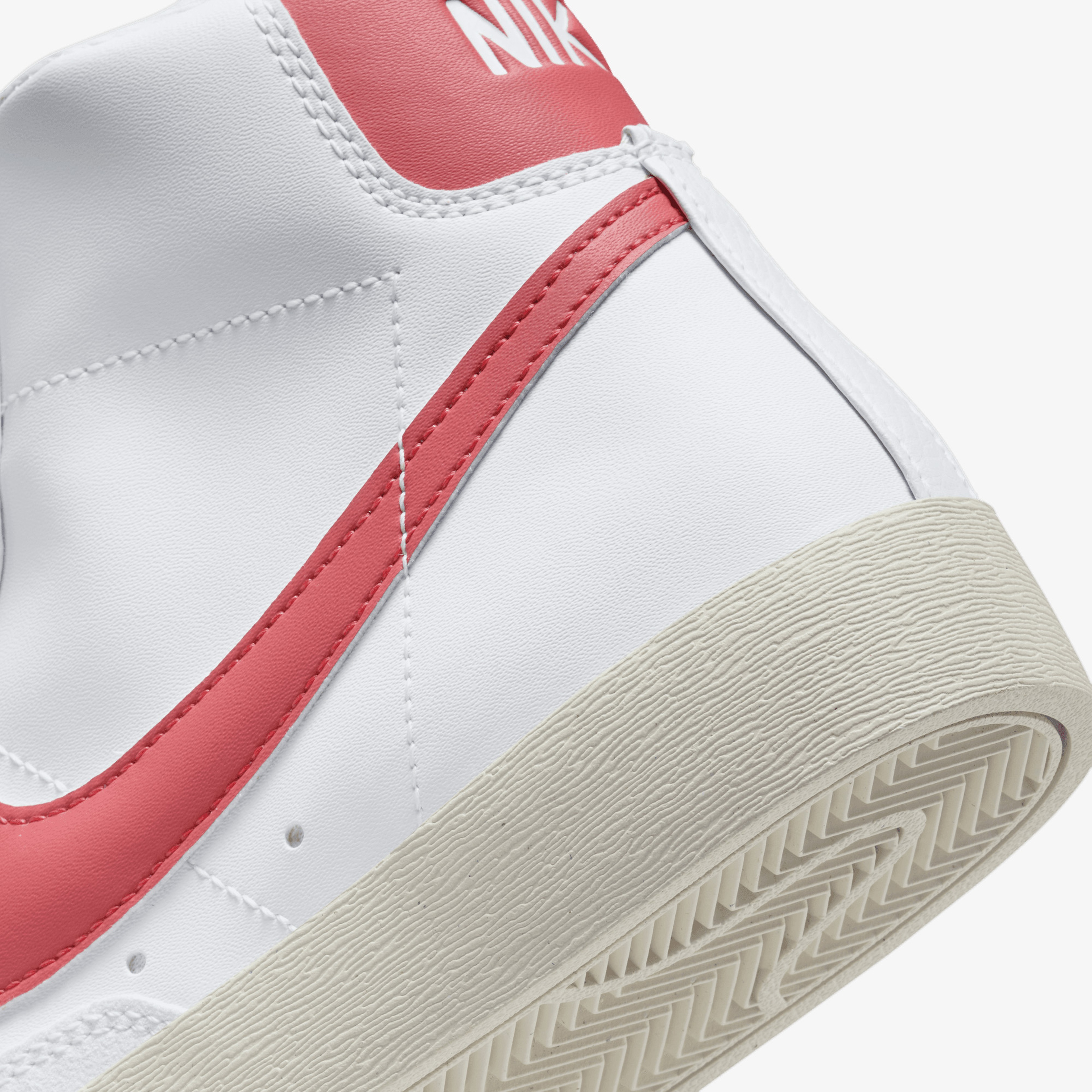 Nike Blazer Mid '77 Next Nature Sportswear Kadın Beyaz Spor Ayakkabı