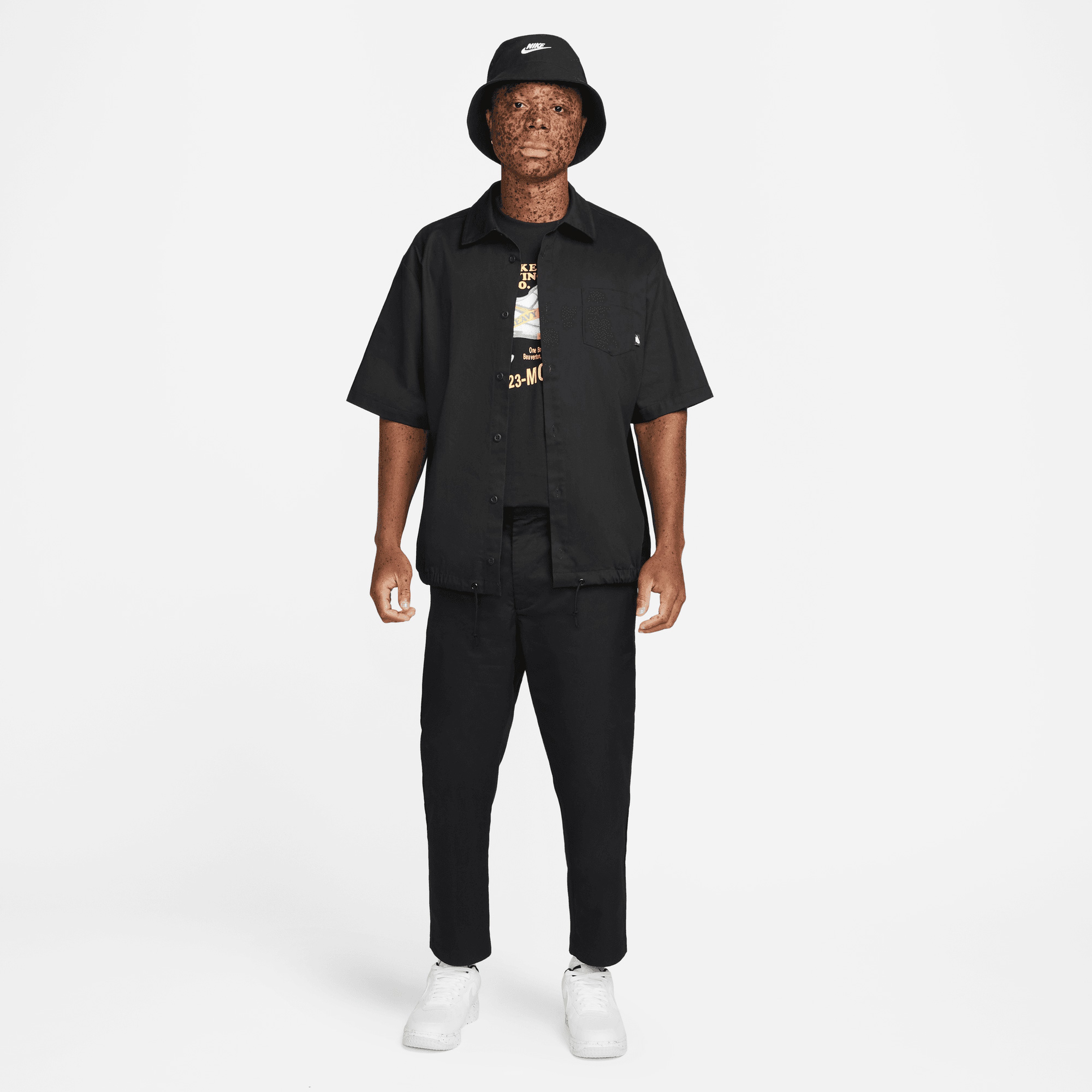 Nike Sportswear Club+ Button-Down Short-Sleeve Erkek Siyah Gömlek