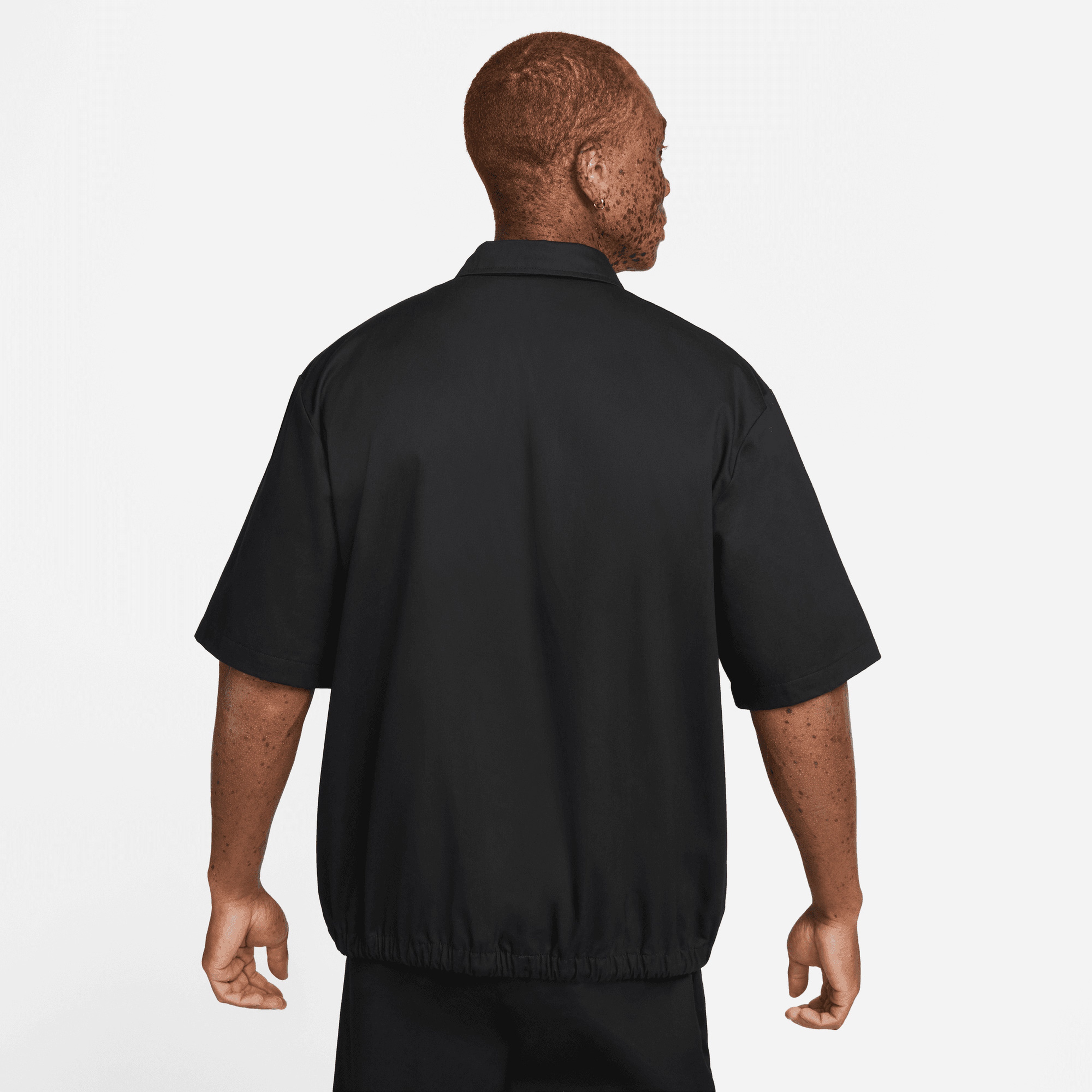 Nike Sportswear Club+ Button-Down Short-Sleeve Erkek Siyah Gömlek