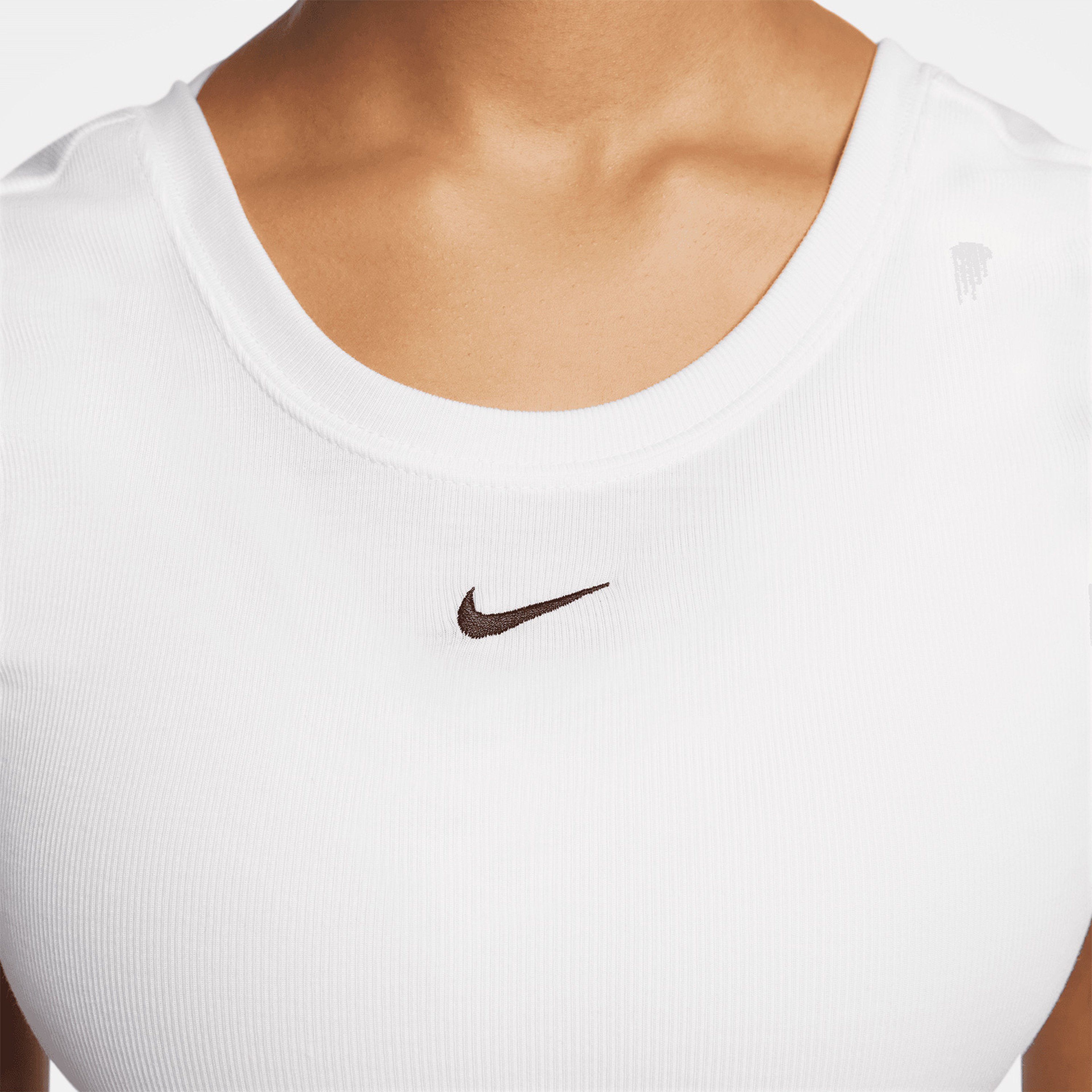 Nike Sportswear Chill Knit Sportswear Kadın Beyaz Crop T-Shirt