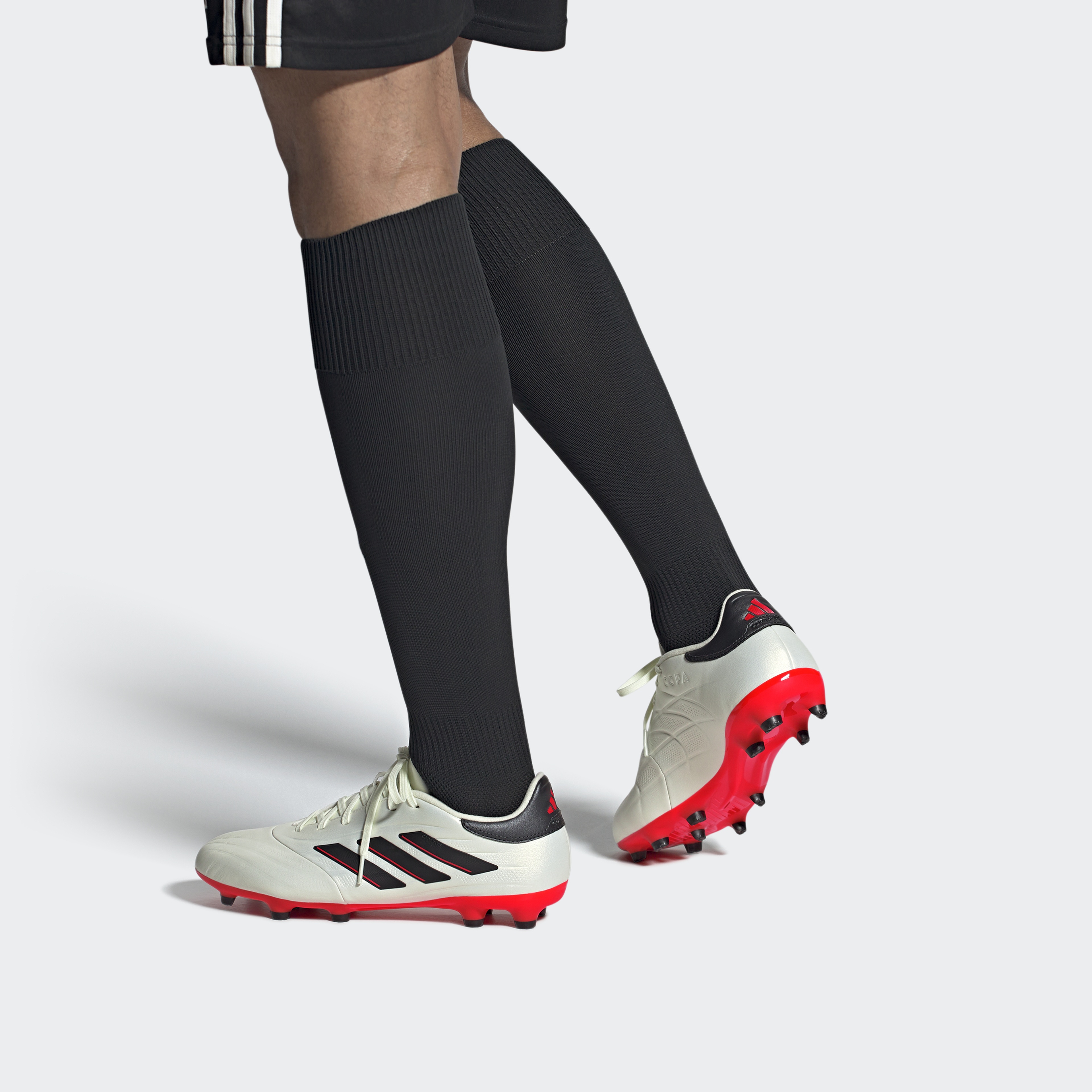 Adidas Erkek Beyaz Çim Saha Kramponu