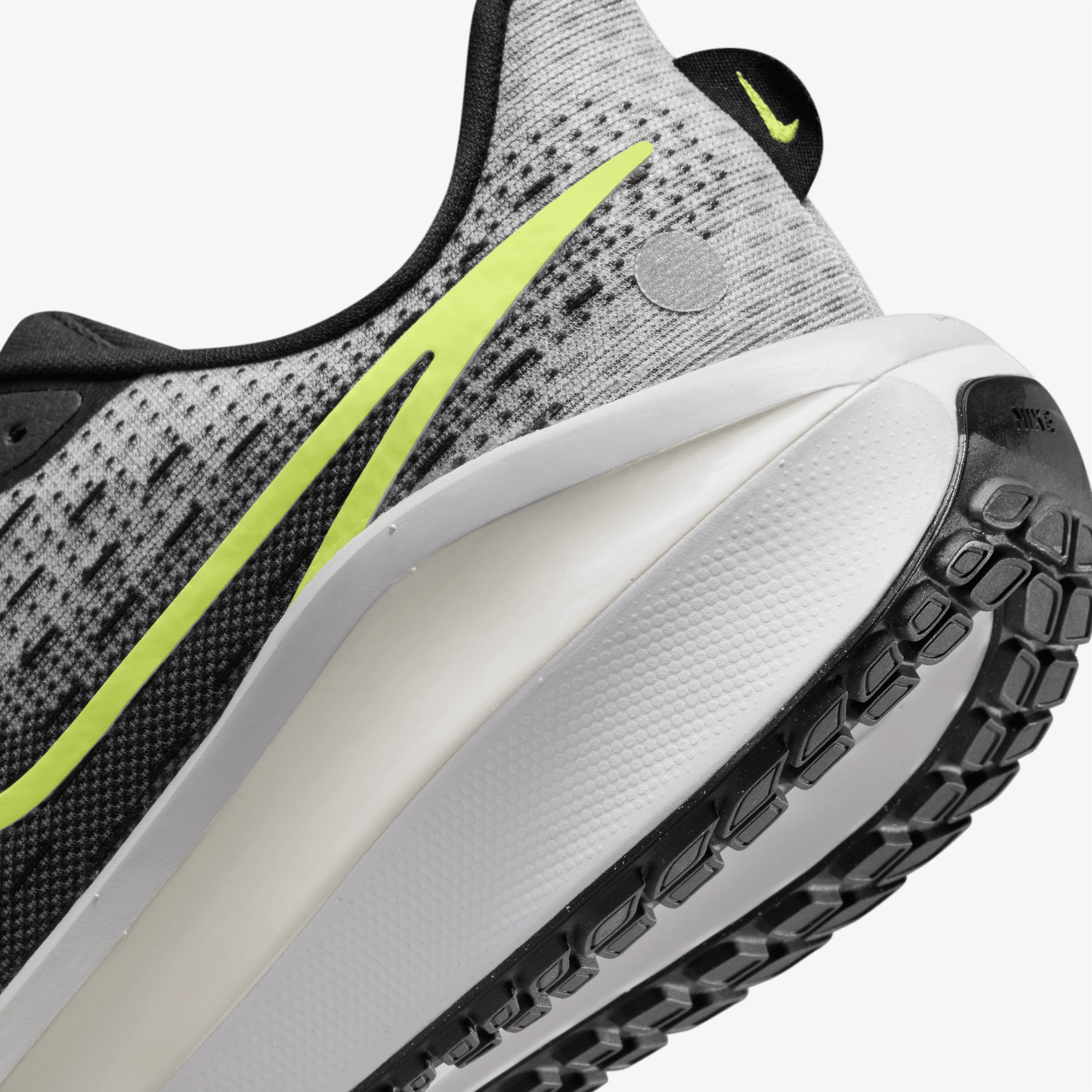 Nike Vomero 17 Road Running Erkek Gri Spor Ayakkabı