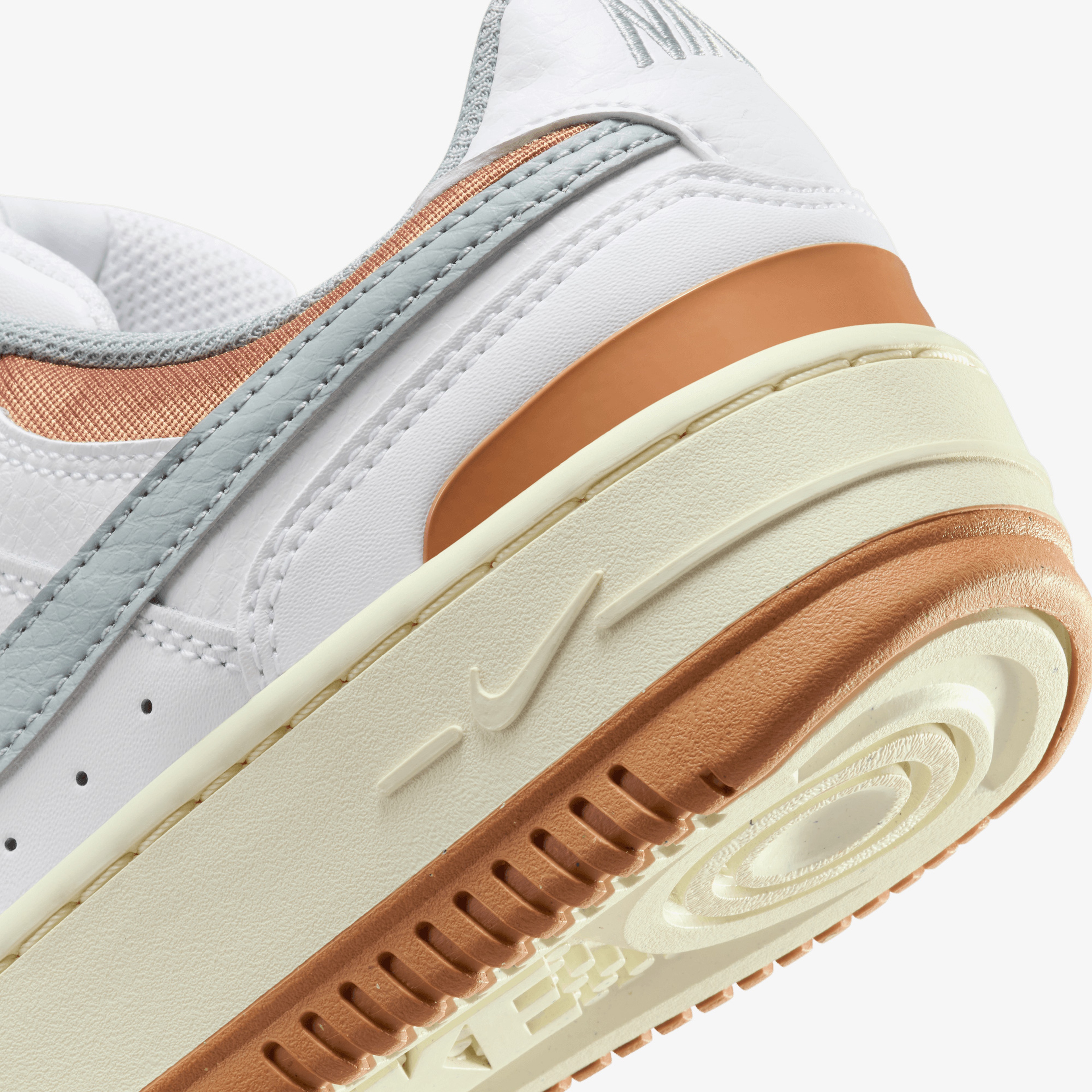 Nike Gamma Force Kadın Beyaz  Spor Ayakkabı