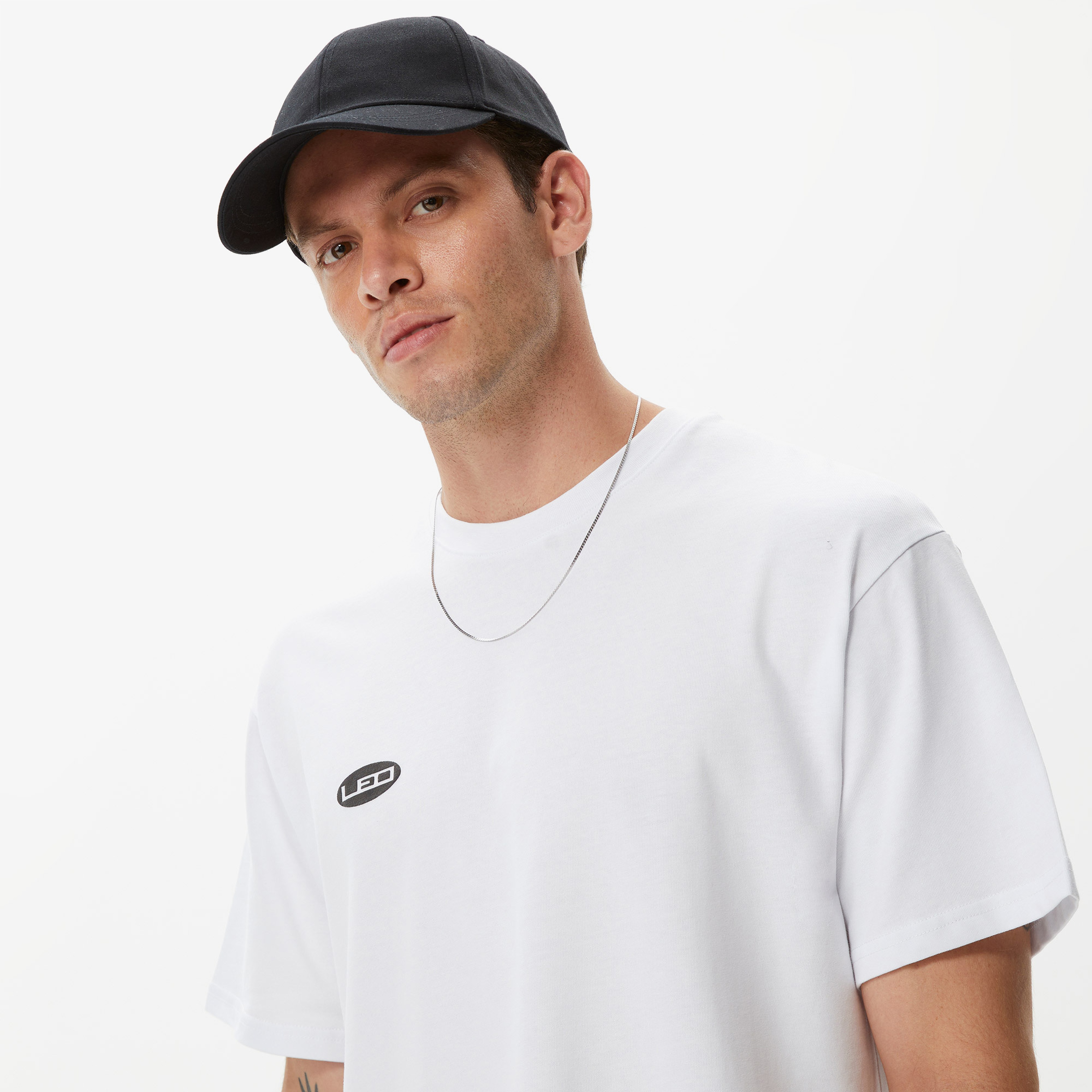 Leo Spray Paint Unisex Beyaz T-Shirt