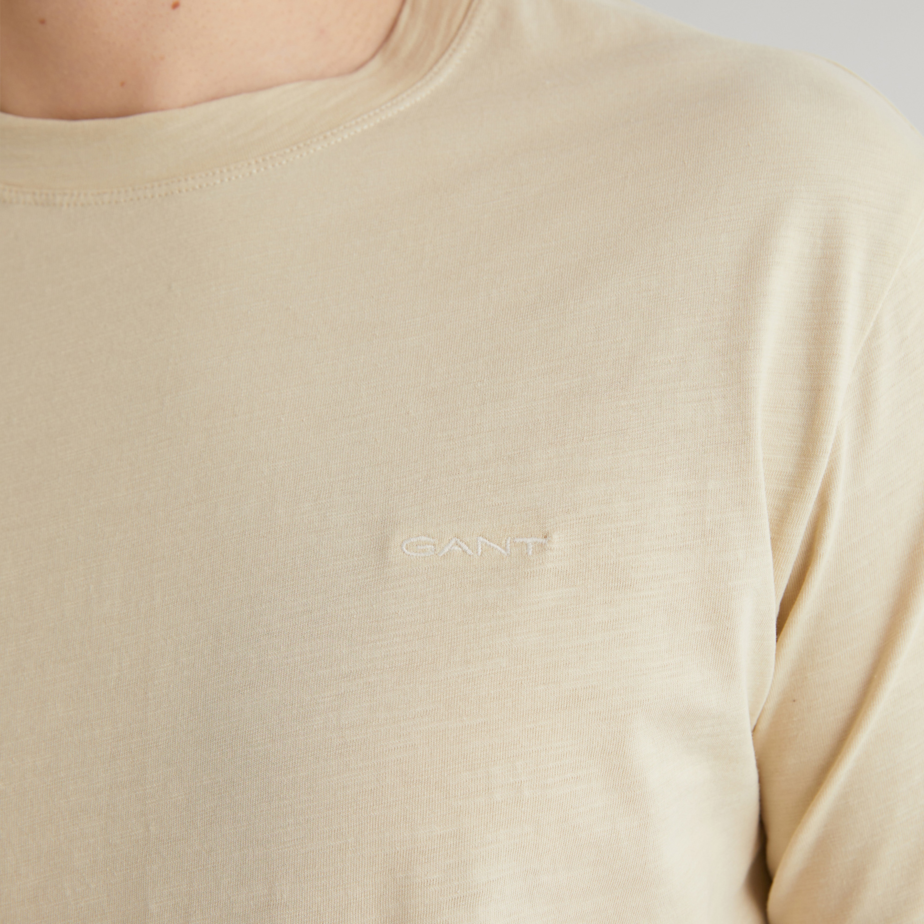 GANT Erkek Bej Regular Fit Bisiklet Yaka Logolu T-shirt