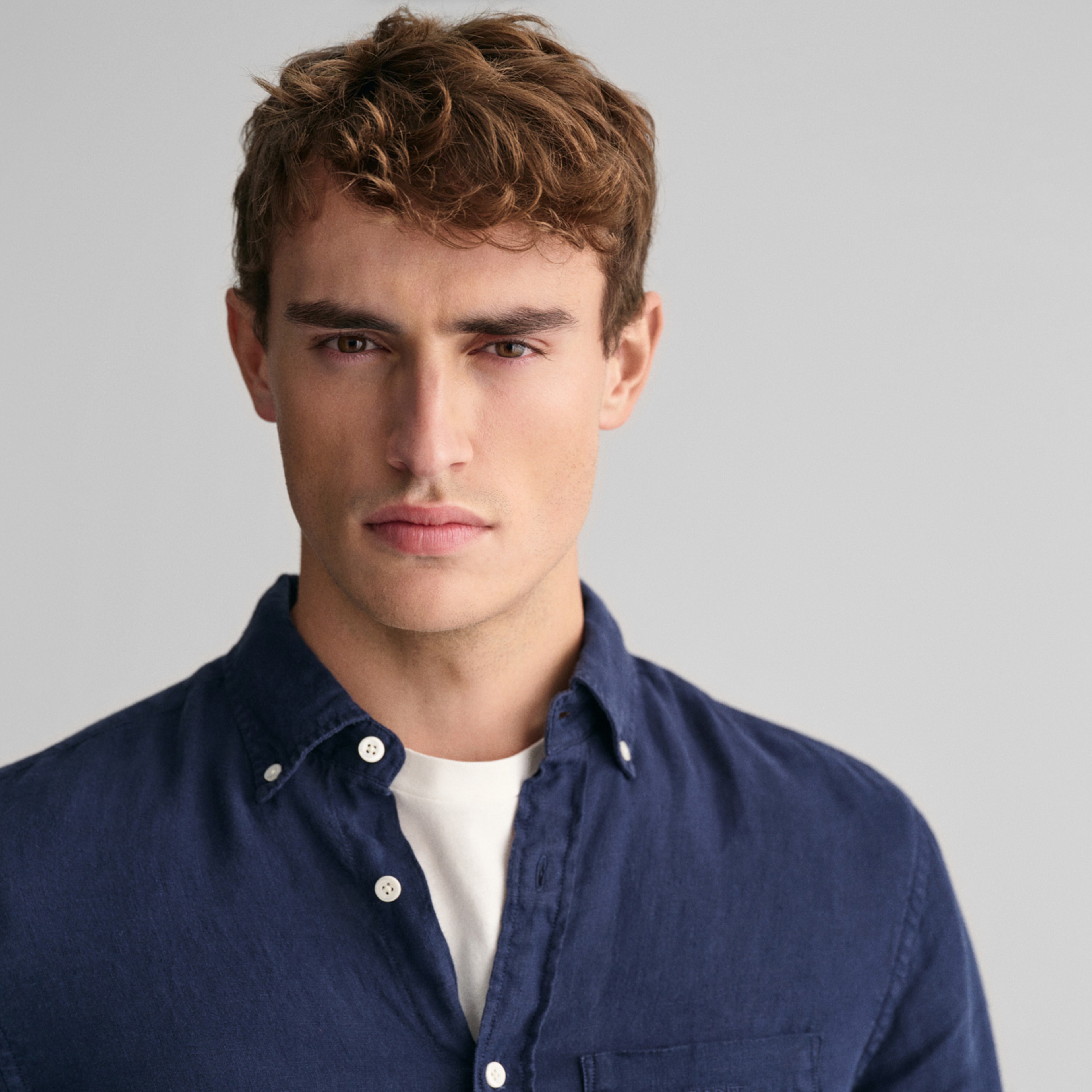 GANT Erkek Lacivert Regular Fit Düğmeli Yaka Keten Gömlek