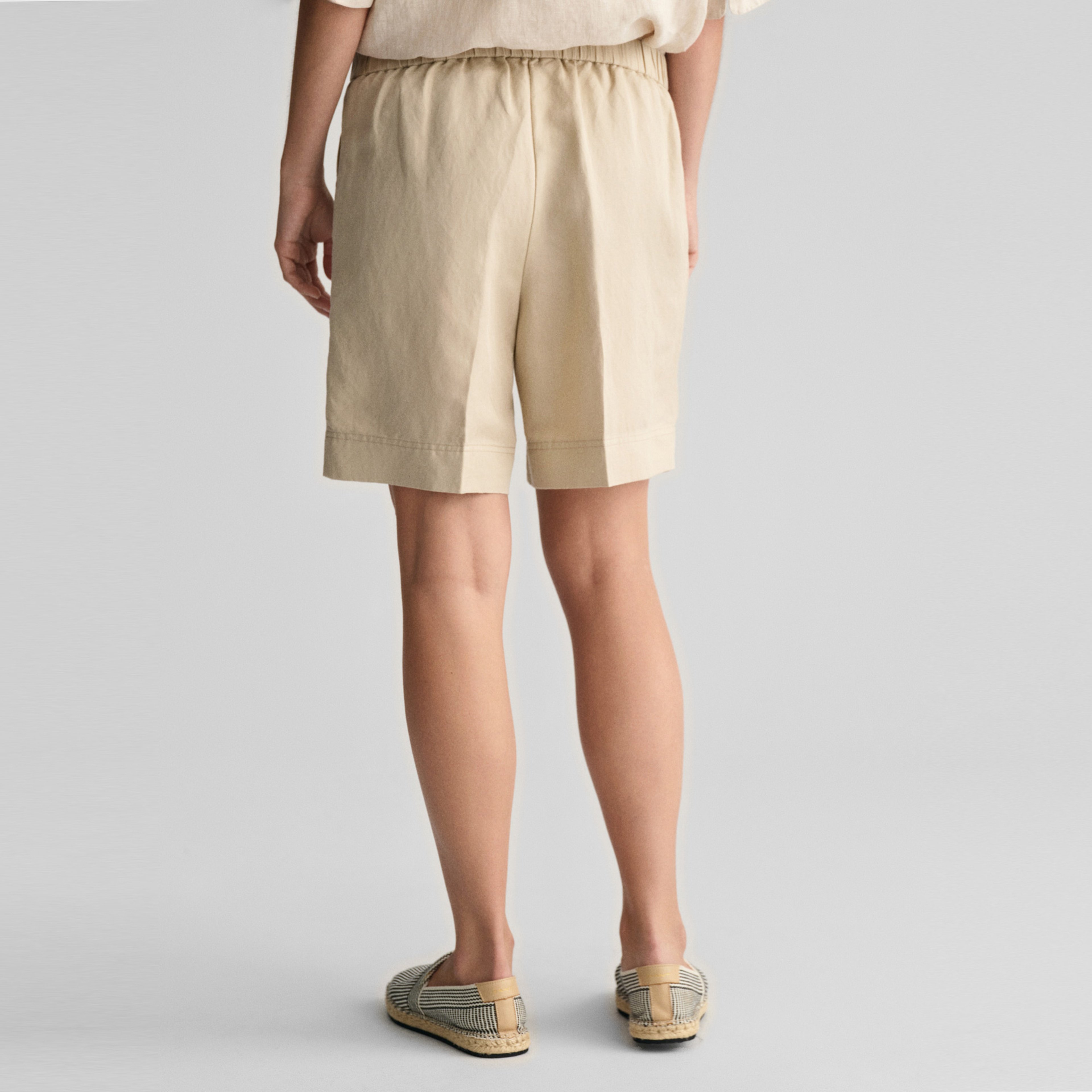 GANT Kadın Bej Relaxed Fit Keten Şort