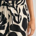 GANT Kadın Krem Relaxed Fit Desenli Şort