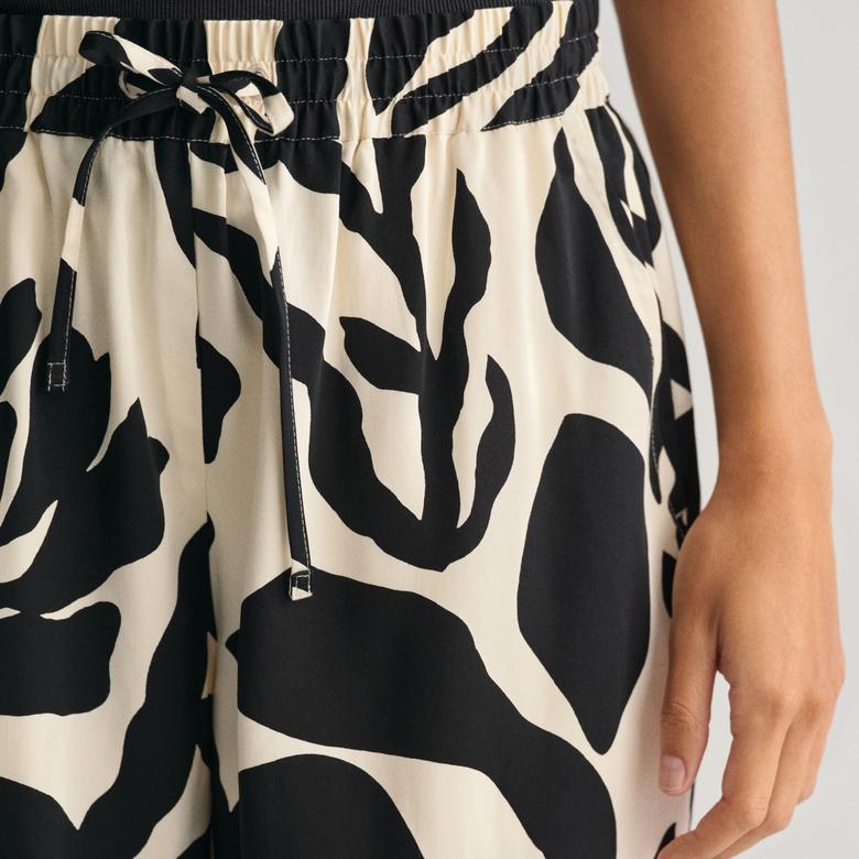 GANT Kadın Krem Relaxed Fit Desenli Şort