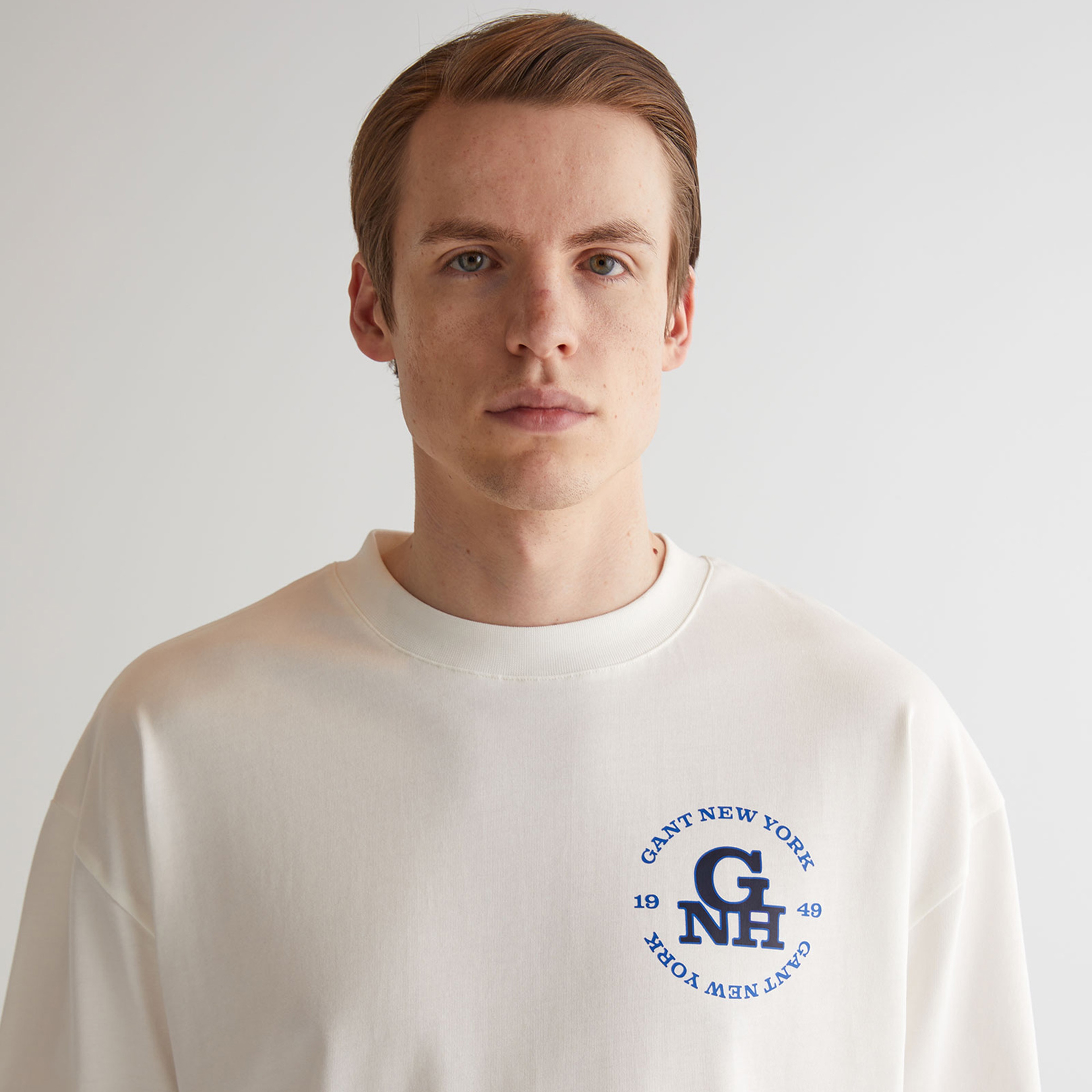 GANT Erkek Krem Oversize Fit Bisiklet Yaka Logolu T-shirt