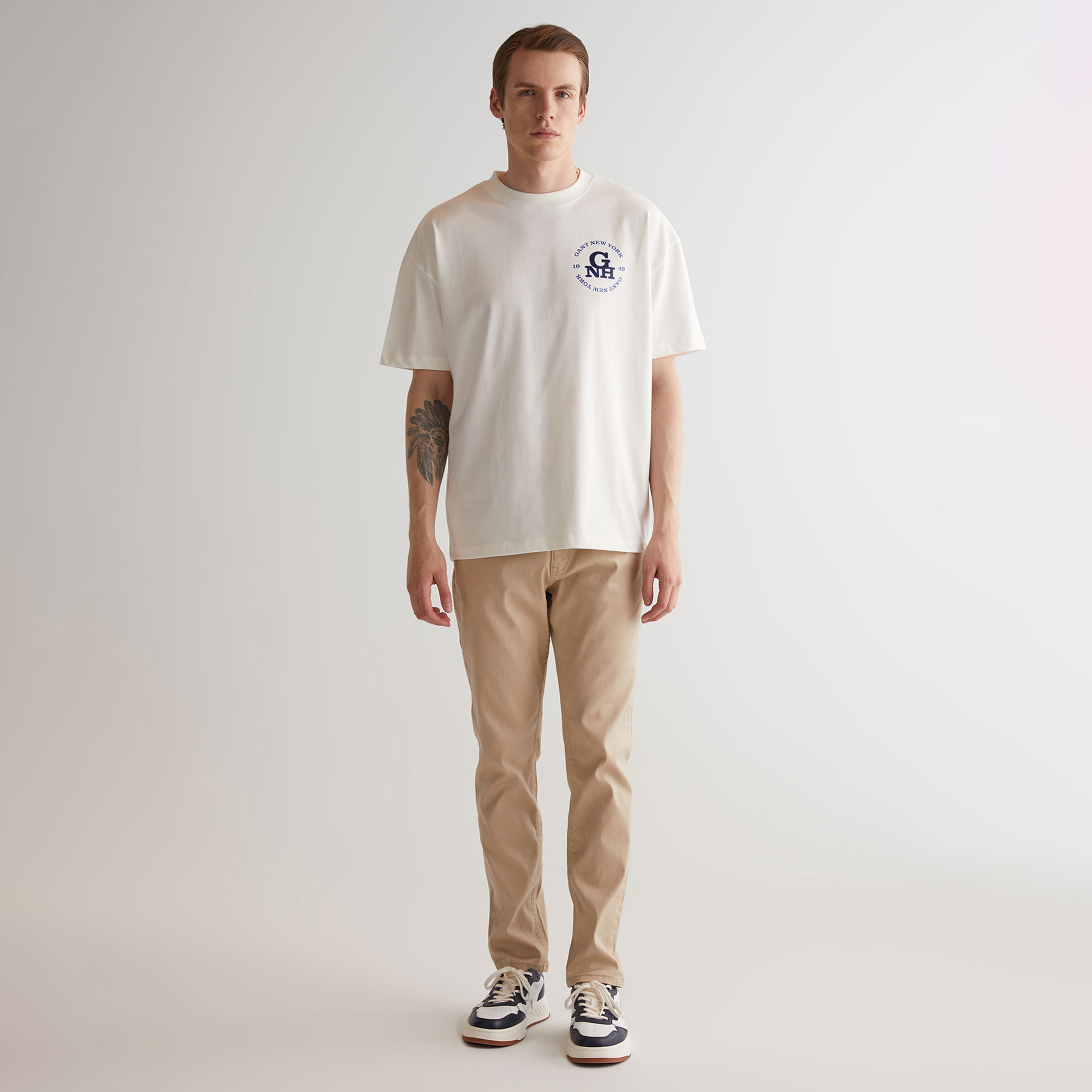 GANT Erkek Krem Oversize Fit Bisiklet Yaka Logolu T-shirt