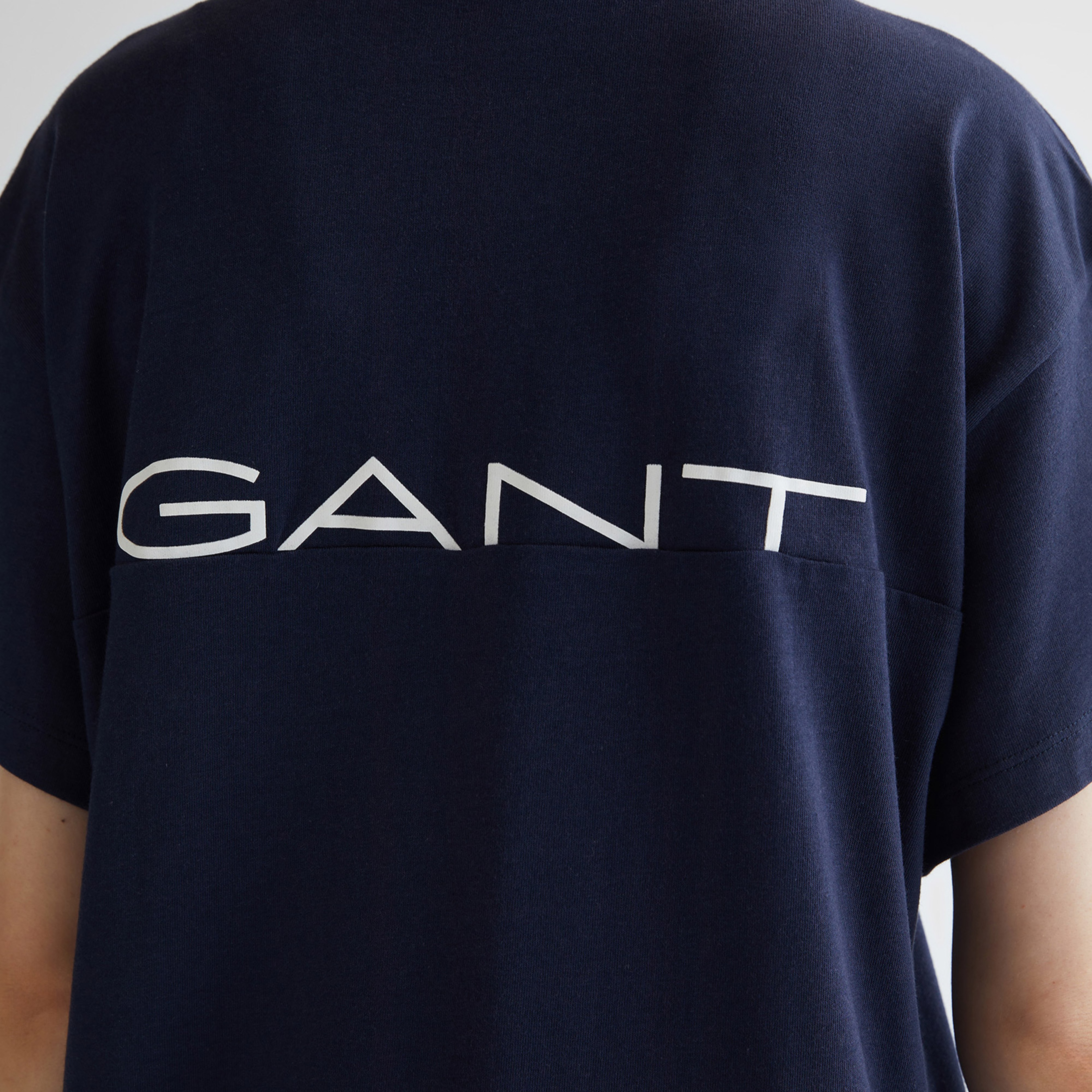 GANT Kadın Lacivert Oversize Fit Bisiklet Yaka Logolu T-shirt