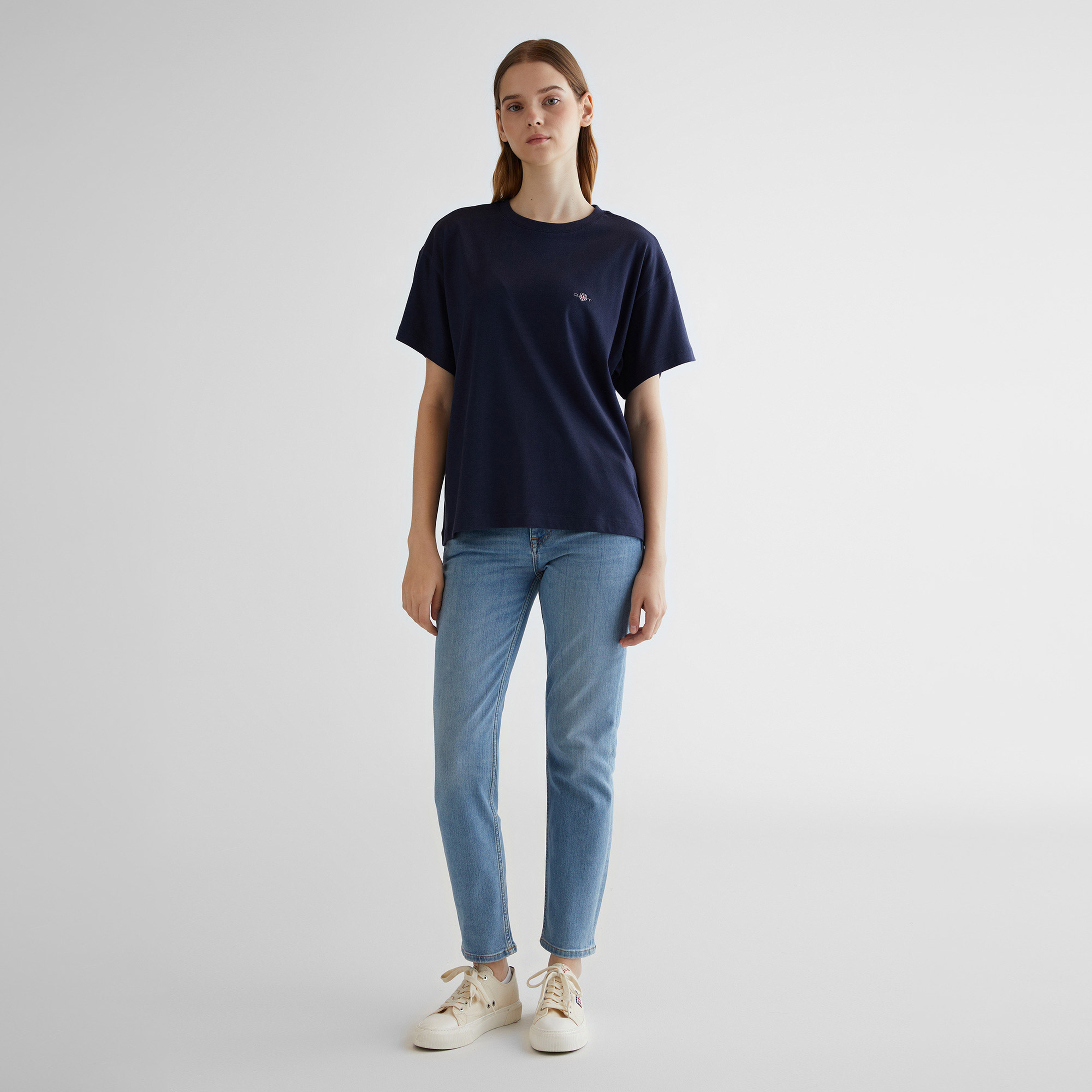 GANT Kadın Lacivert Oversize Fit Bisiklet Yaka Logolu T-shirt
