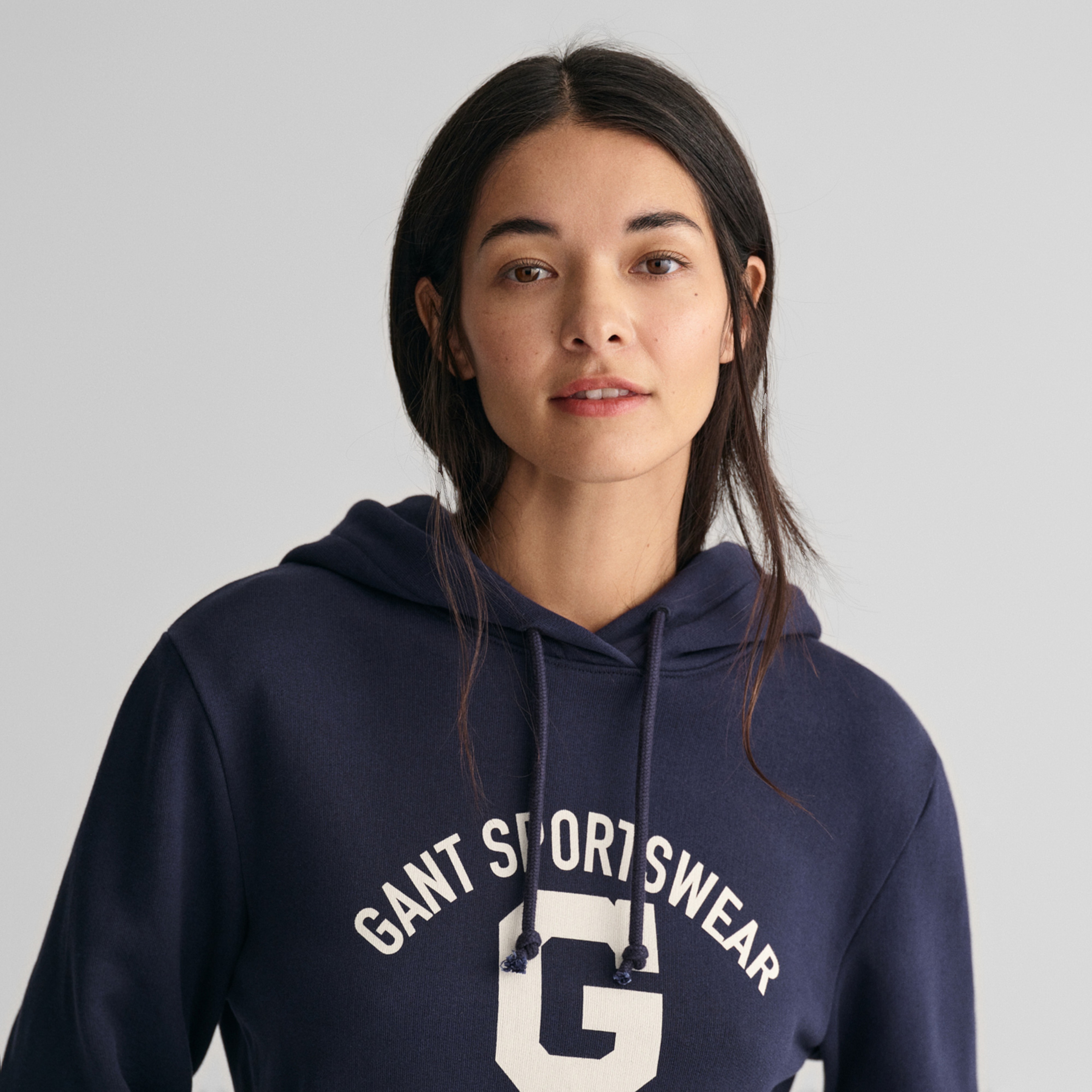 GANT Kadın Lacivert Relaxed Fit Kapüşonlu Logolu Sweatshirt