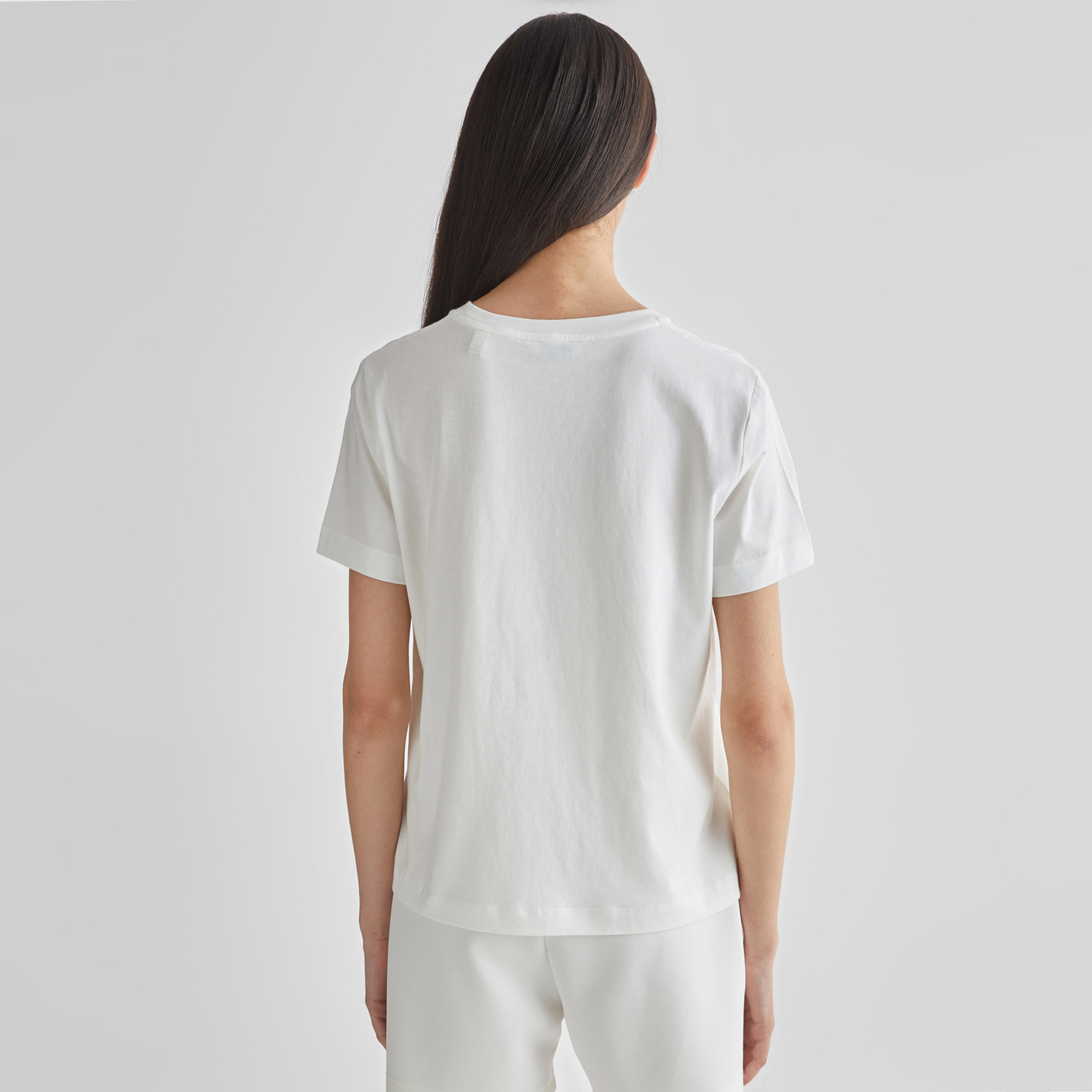 GANT Kadın Krem Relaxed Fit Bisiklet Yaka Logolu T-shirt
