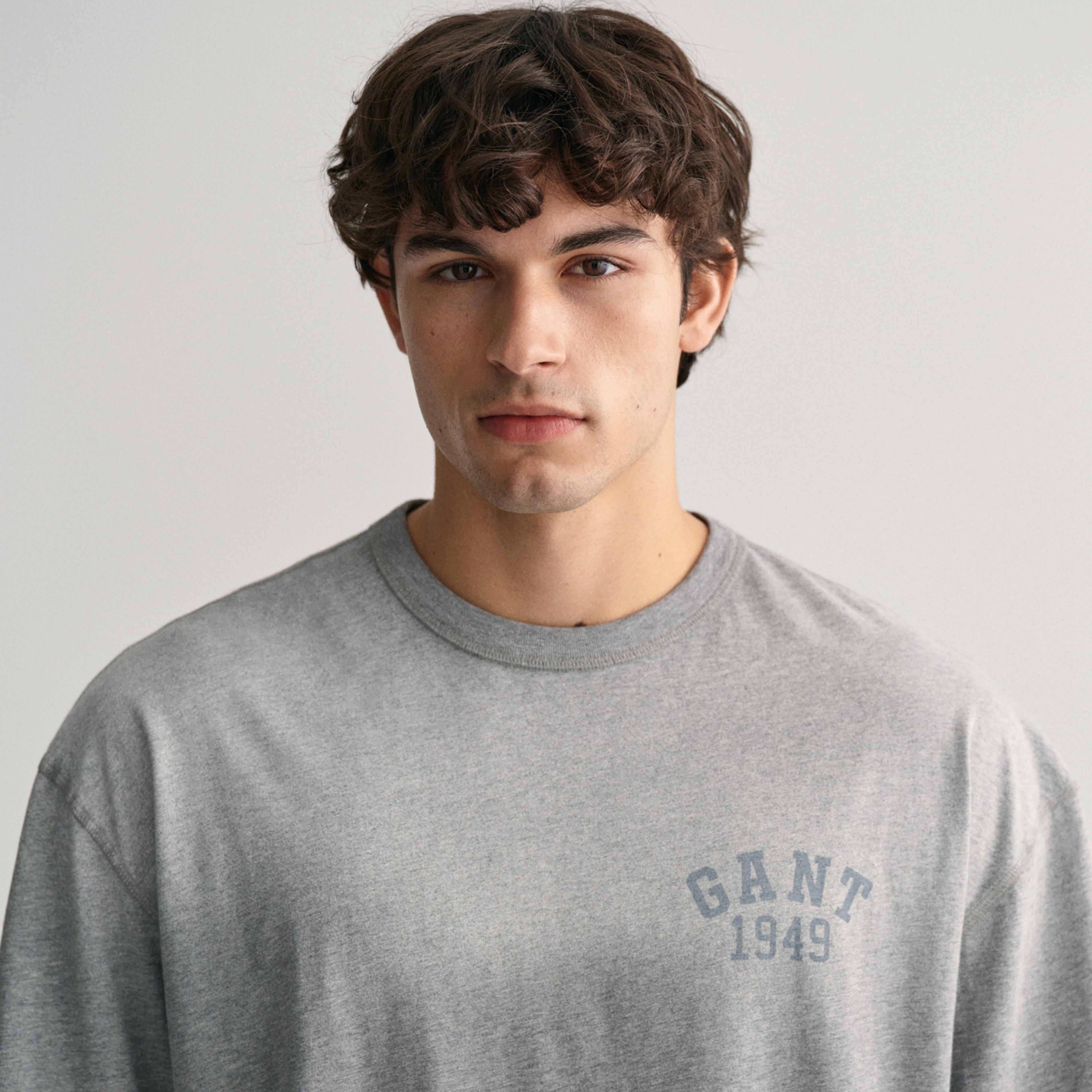 GANT Erkek Gri Relaxed Fit Bisiklet Yaka Logolu T-shirt