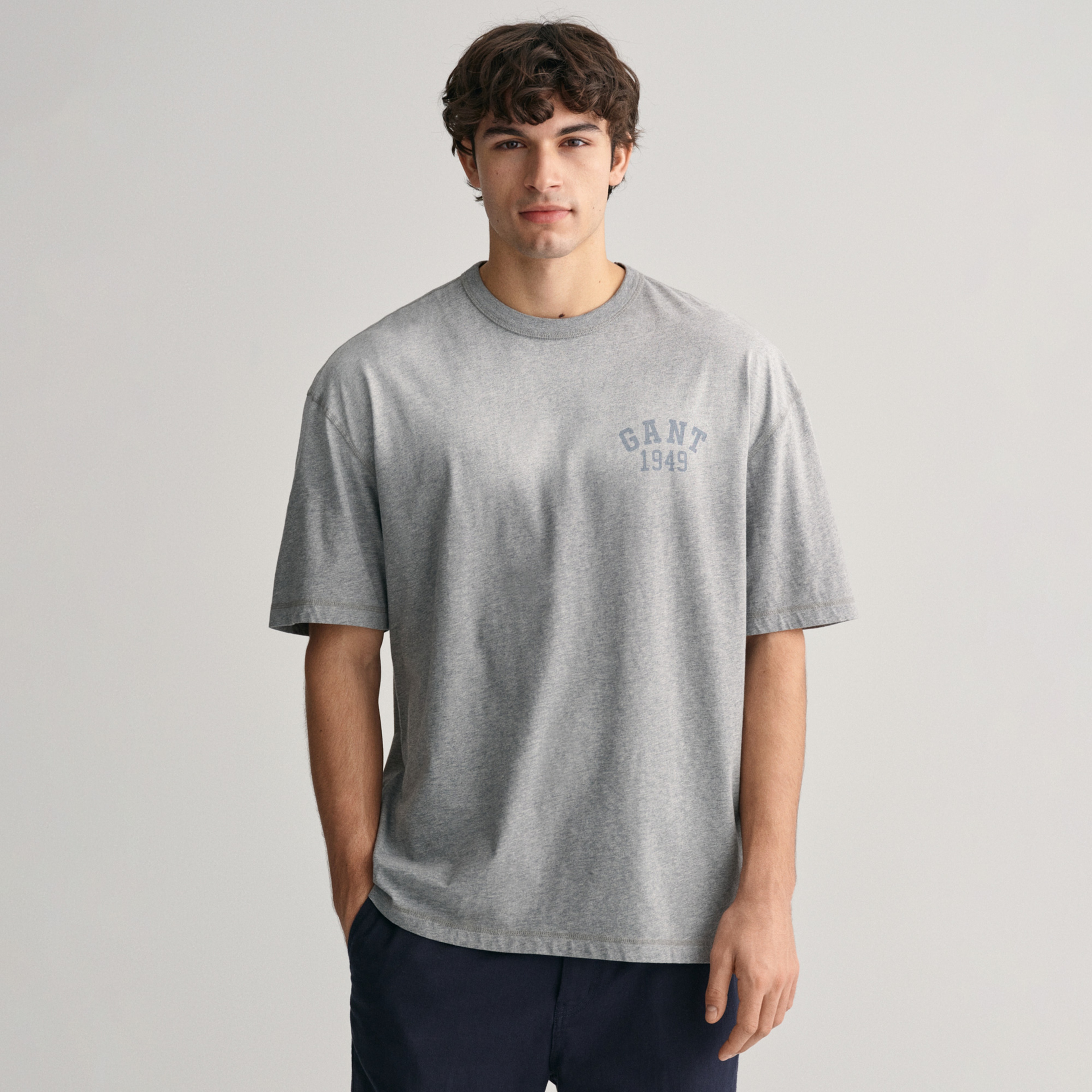 GANT Erkek Gri Relaxed Fit Bisiklet Yaka Logolu T-shirt