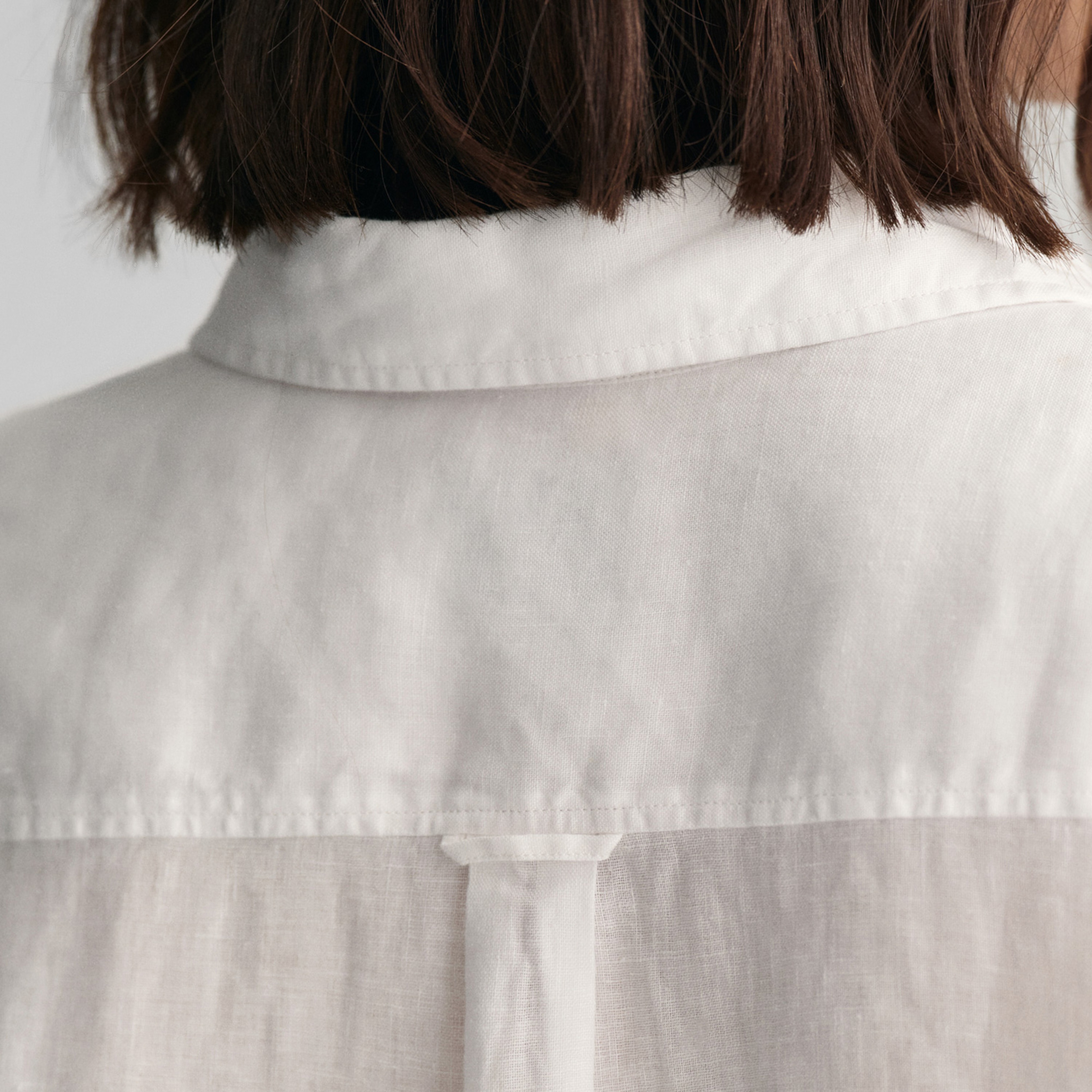 GANT Kadın Beyaz Relaxed Fit Klasik Yaka Keten Gömlek