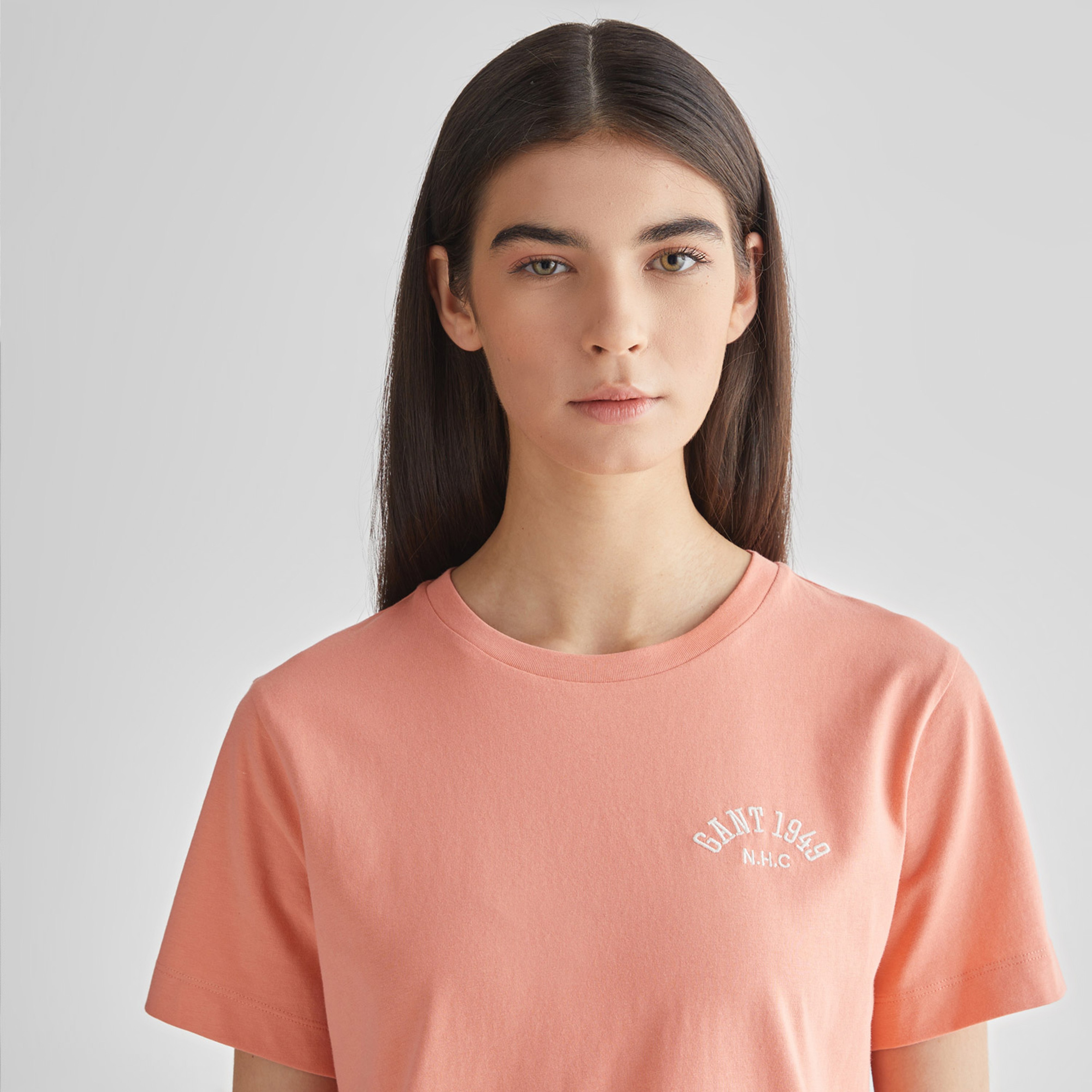 GANT Kadın Pembe Relaxed Fit Bisiklet Yaka Logolu T-shirt