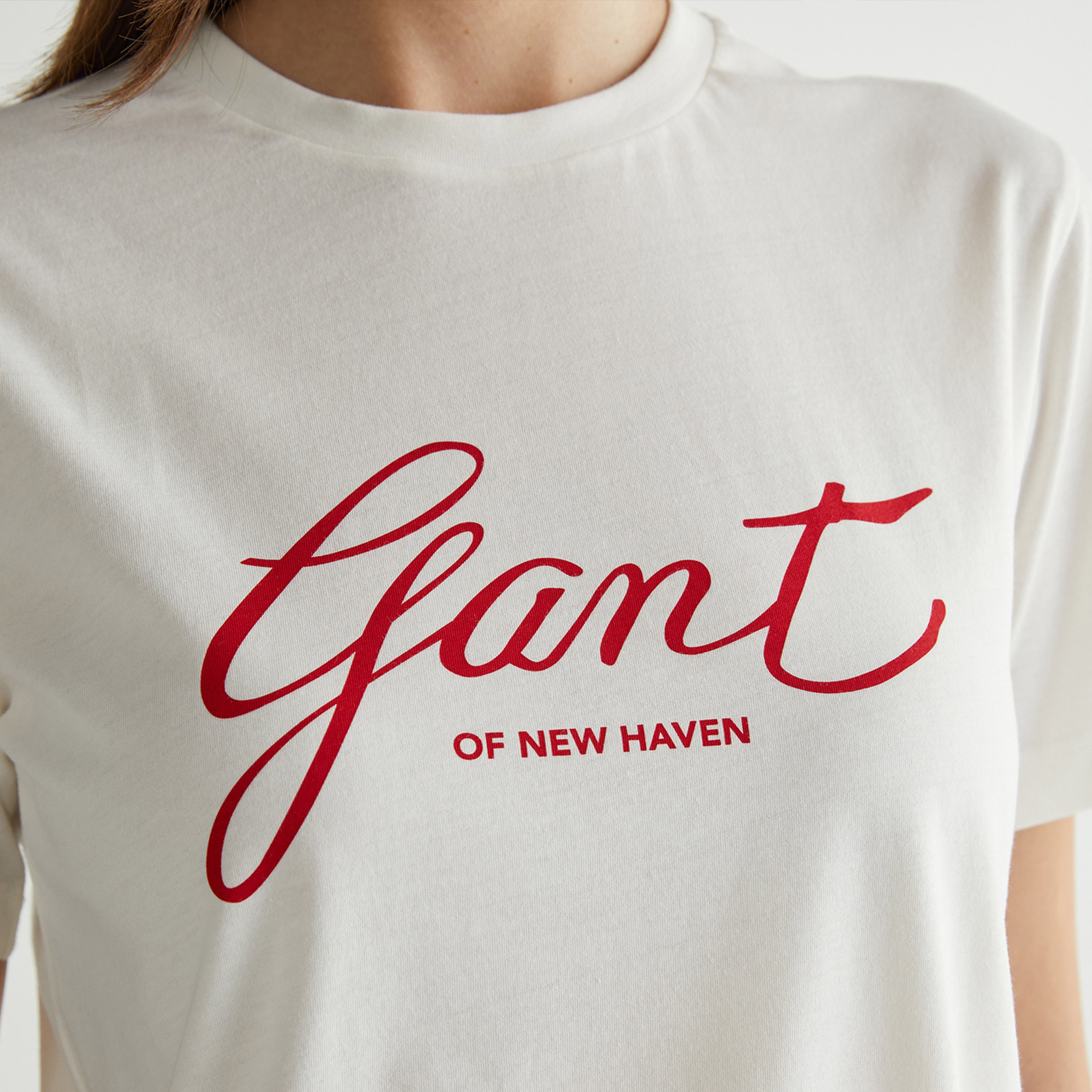 GANT Kadın Krem Regular Fit Bisiklet Yaka Logolu T-Shirt