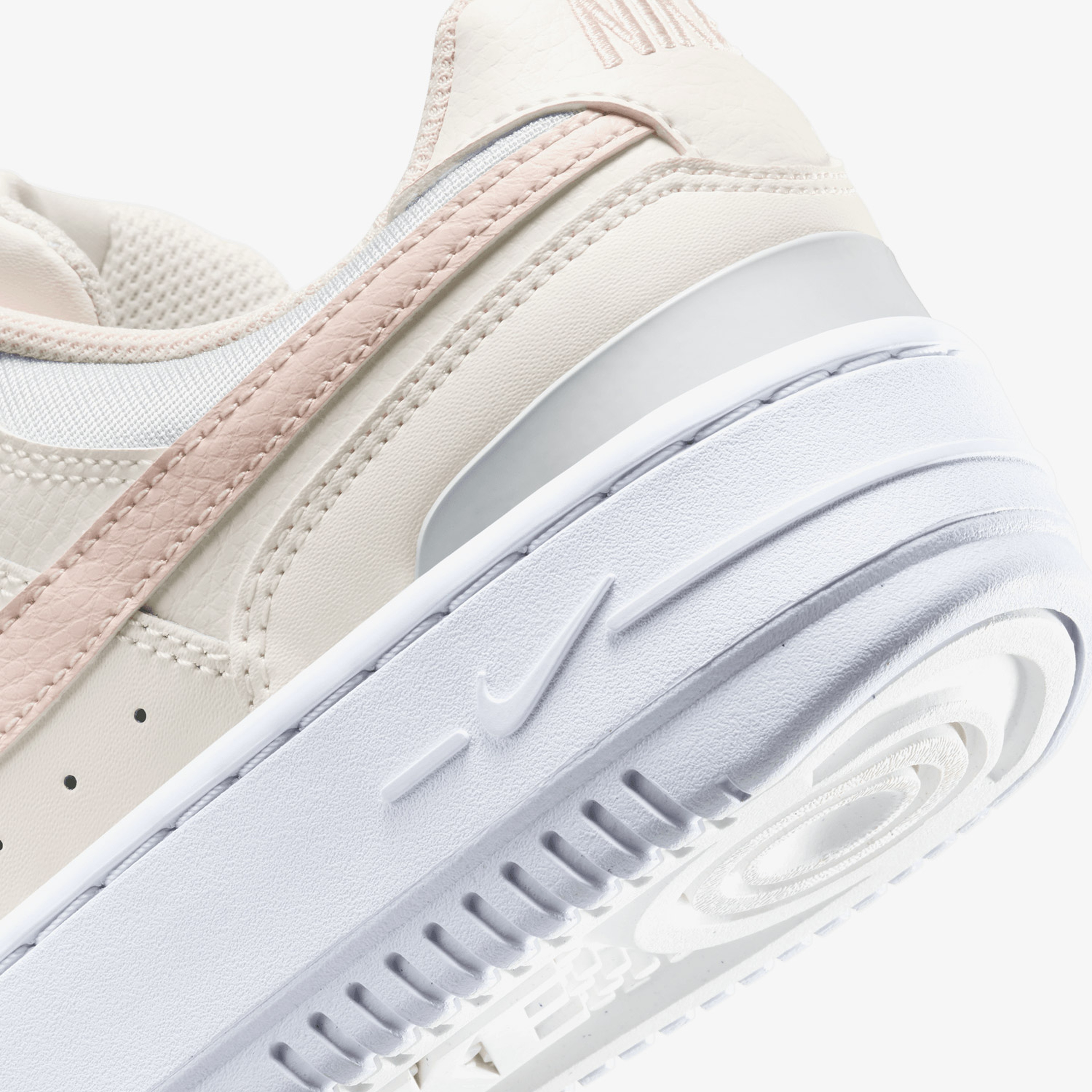 Nike Gamma Force Kadın Beyaz Sneaker