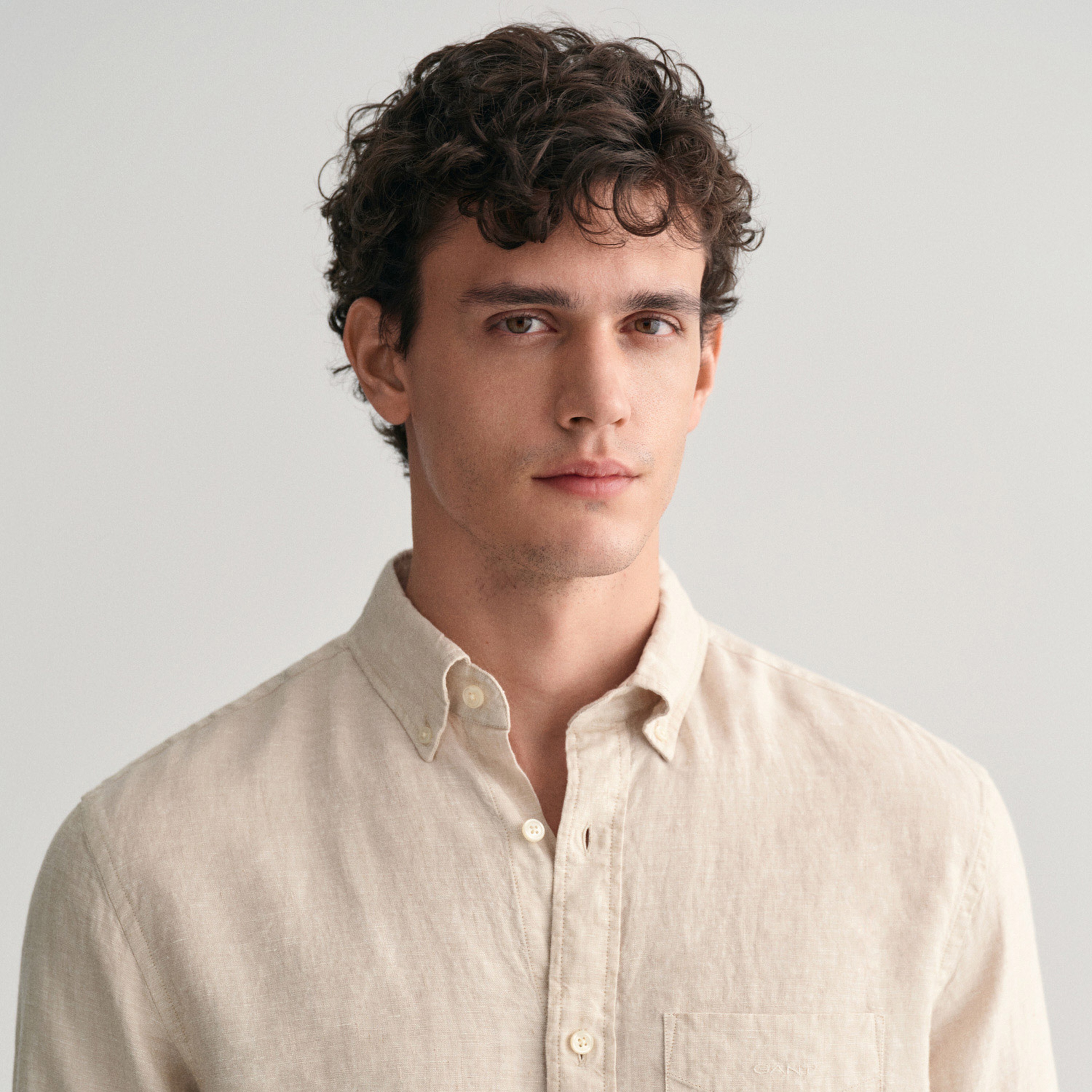 GANT Erkek Bej Regular Fit Düğmeli Yaka Keten Gömlek