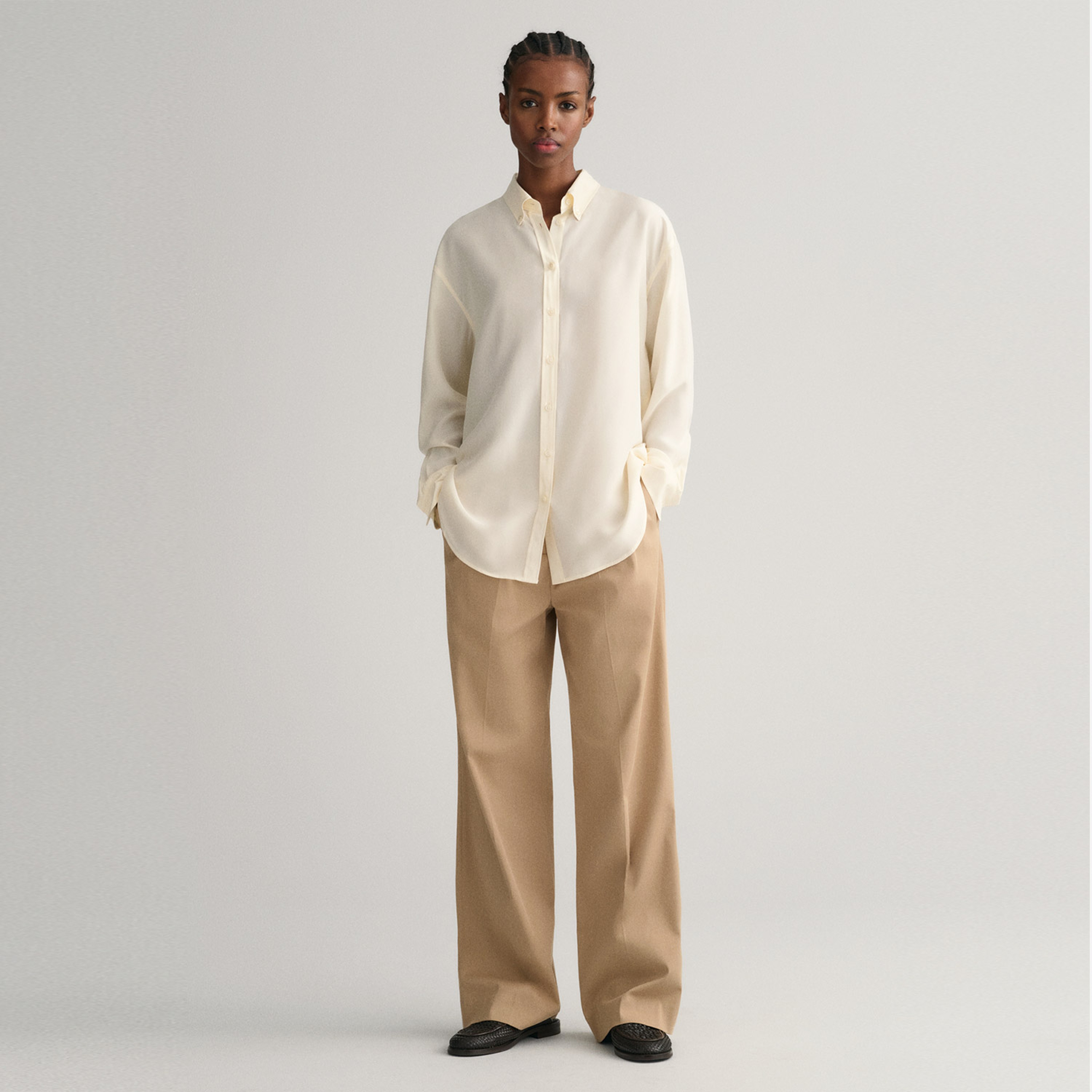 GANT Kadın Bej Relaxed Fit Düğmeli Yaka Gömlek