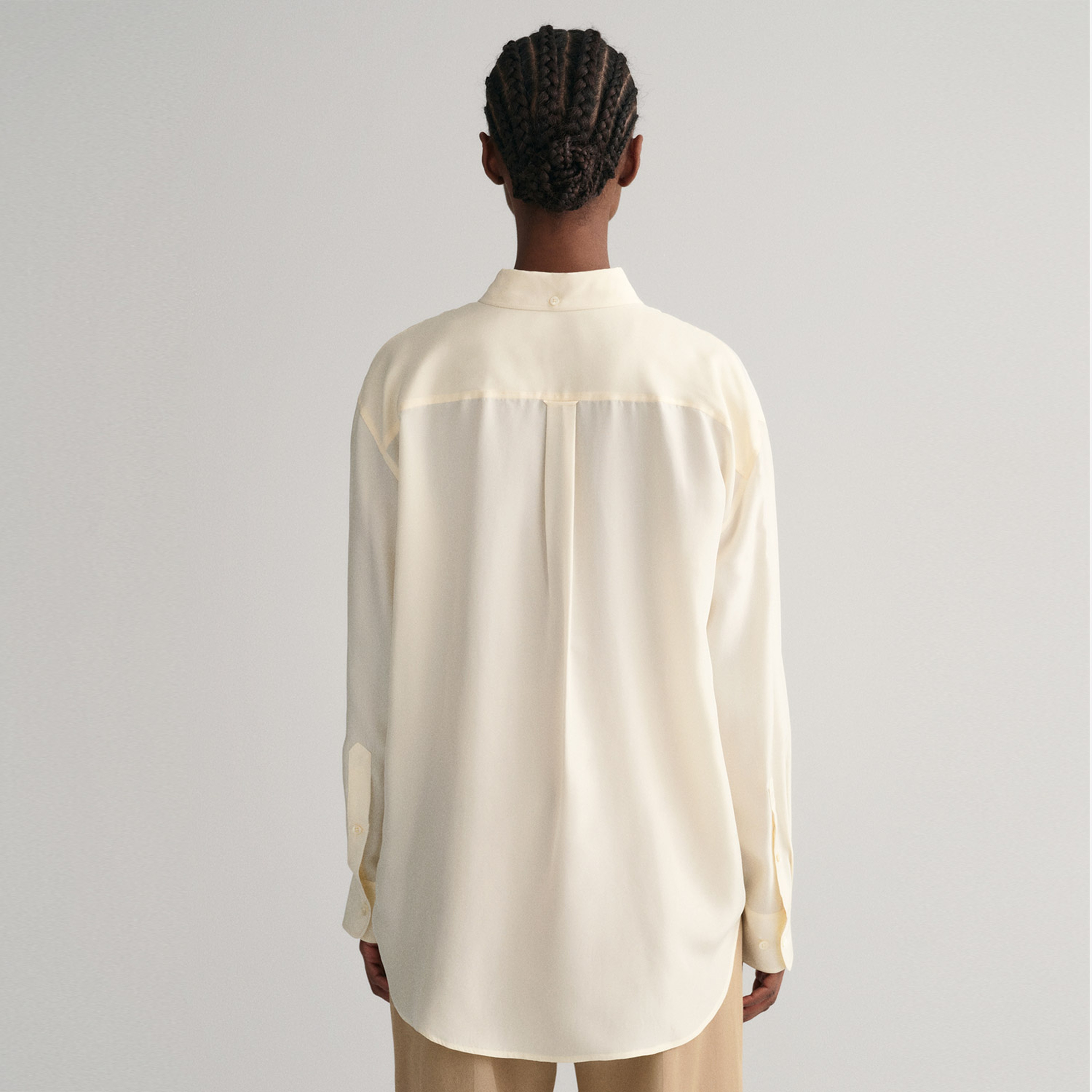 GANT Kadın Bej Relaxed Fit Düğmeli Yaka Gömlek