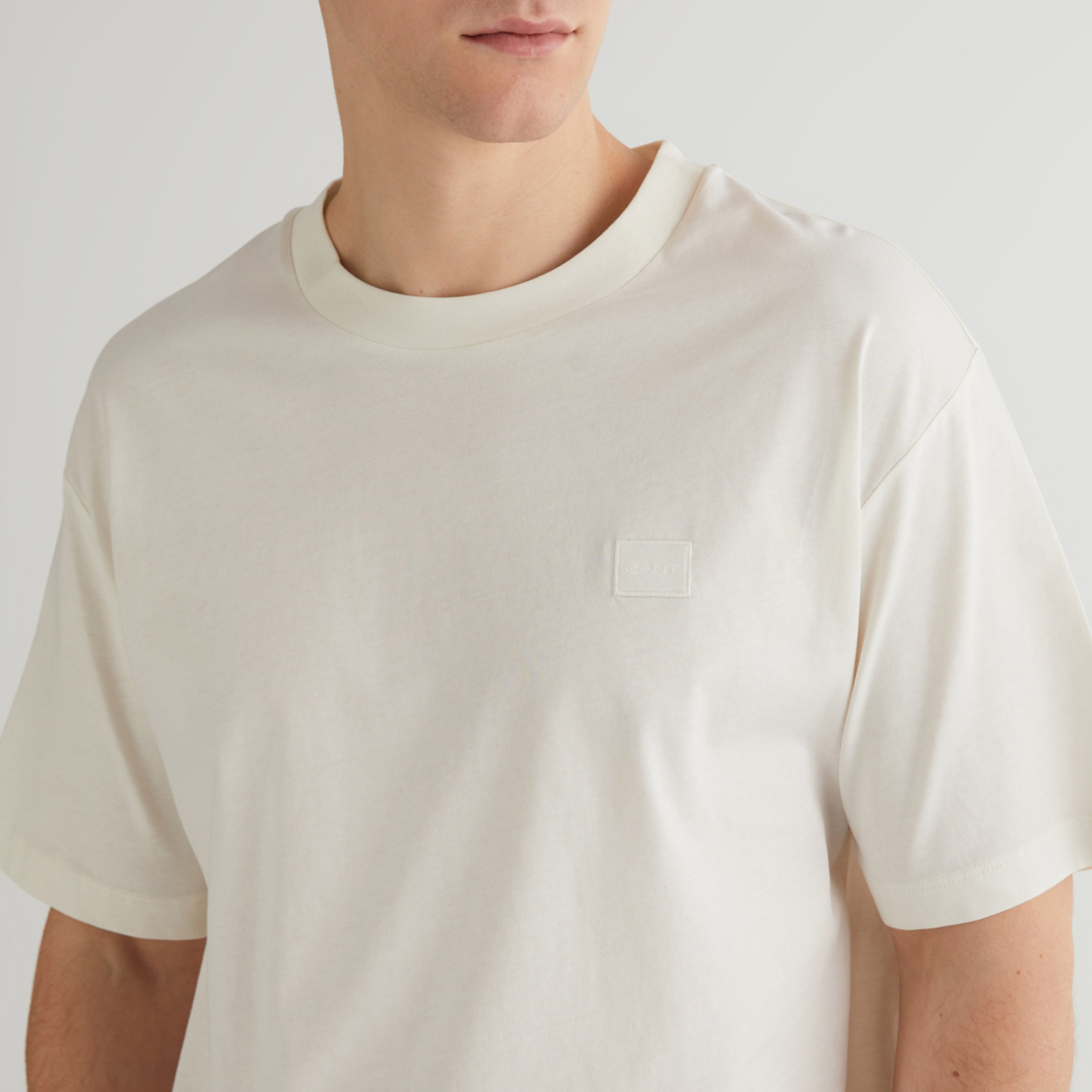 GANT Erkek Krem Relaxed Fit Bisiklet Yaka Logolu T-shirt