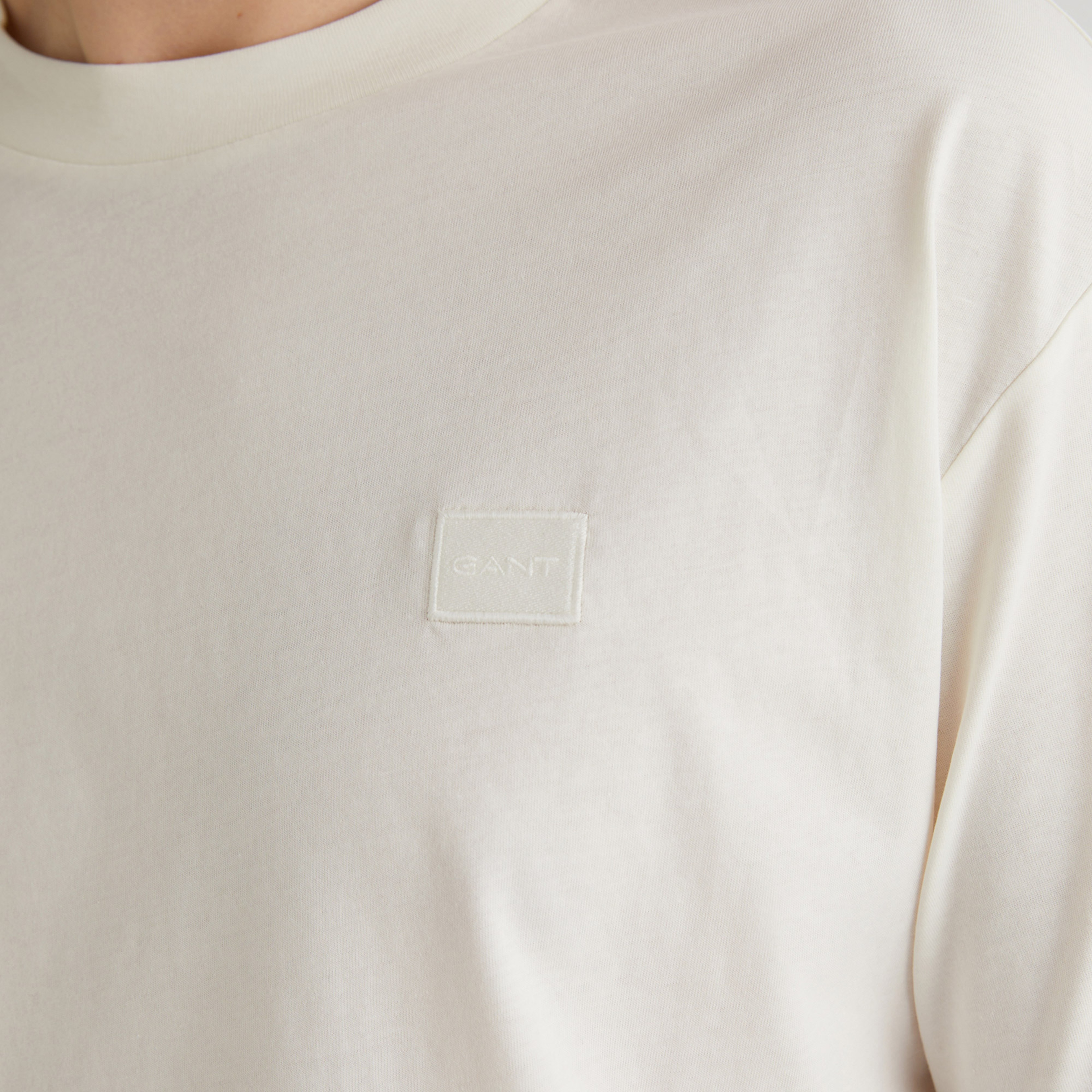 GANT Erkek Krem Relaxed Fit Bisiklet Yaka Logolu T-shirt