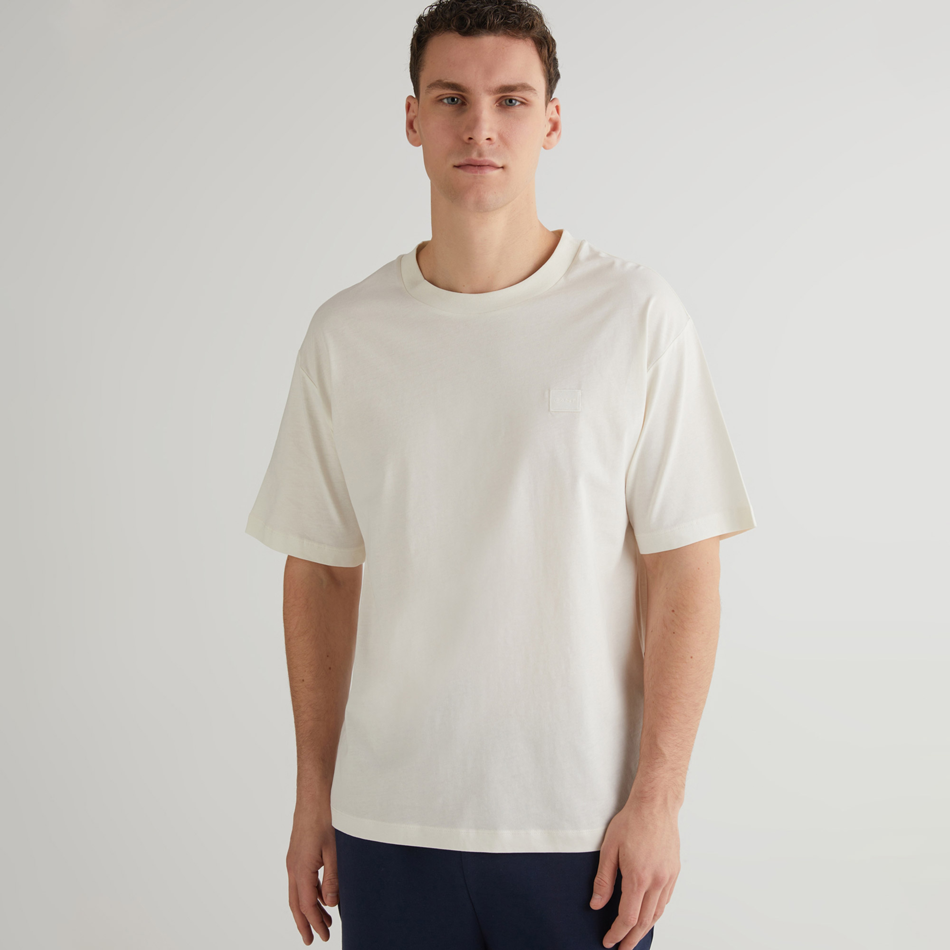 GANT Erkek Krem Relaxed Fit Bisiklet Yaka Logolu T-shirt