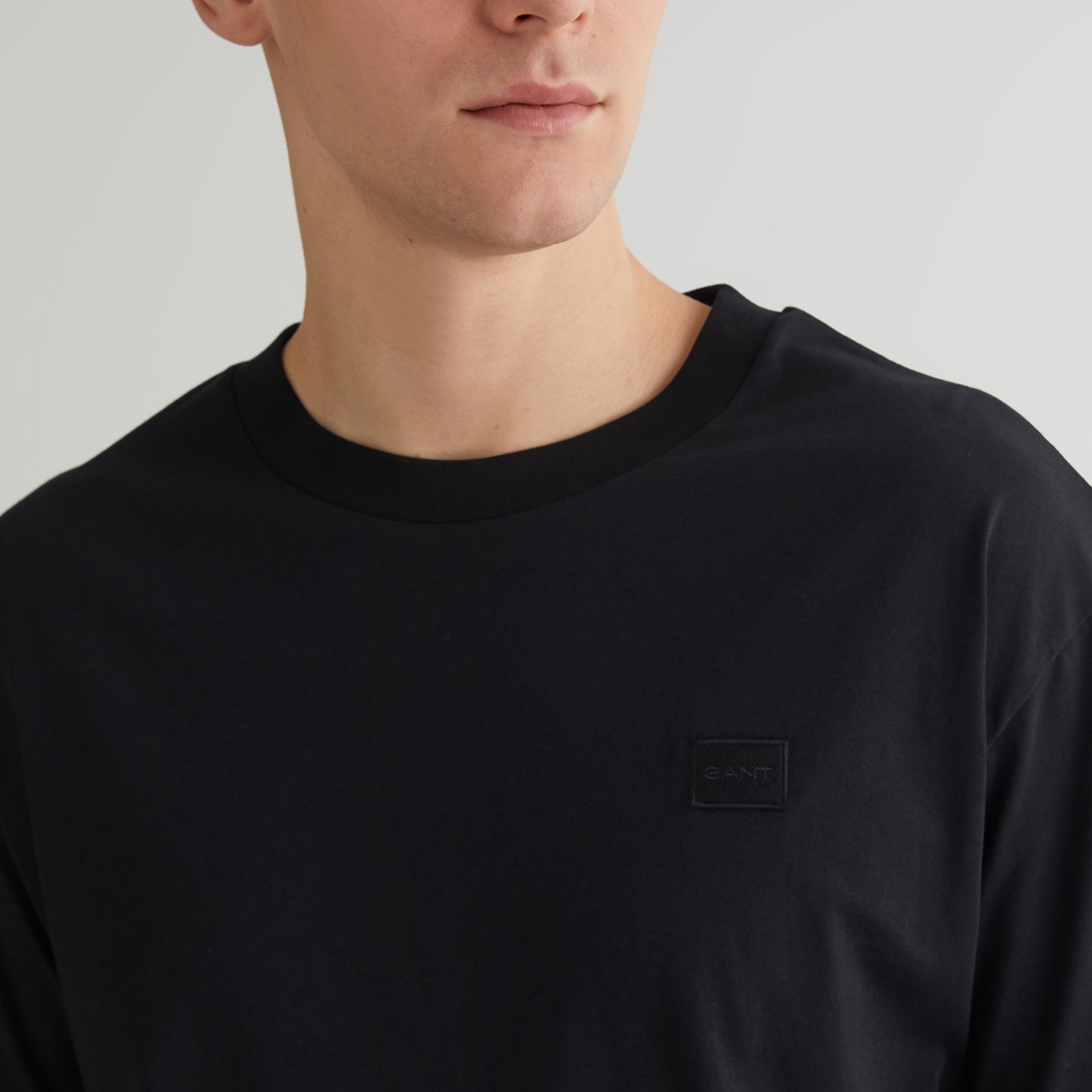 GANT Erkek Siyah Relaxed Fit Bisiklet Yaka Logolu T-shirt