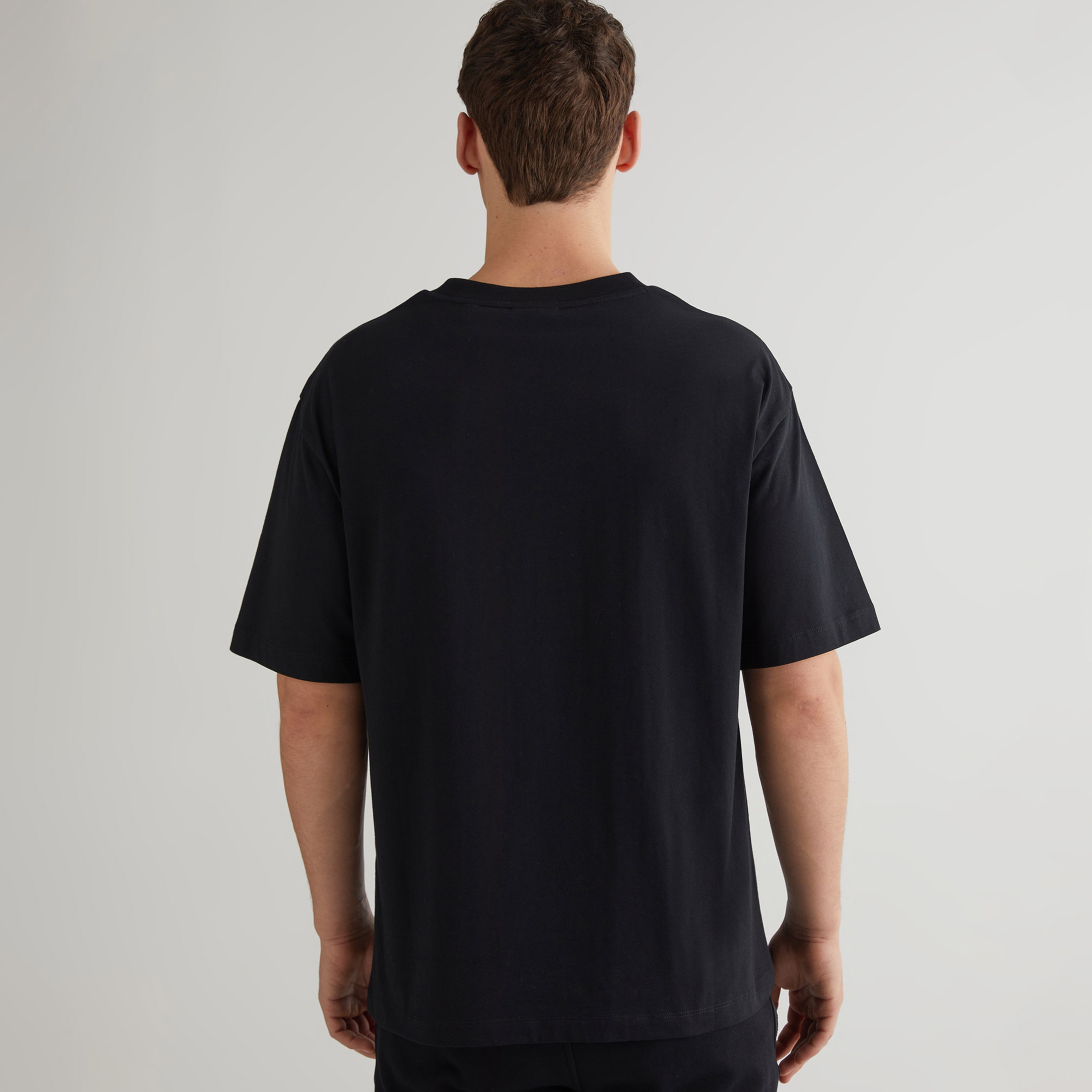 GANT Erkek Siyah Relaxed Fit Bisiklet Yaka Logolu T-shirt