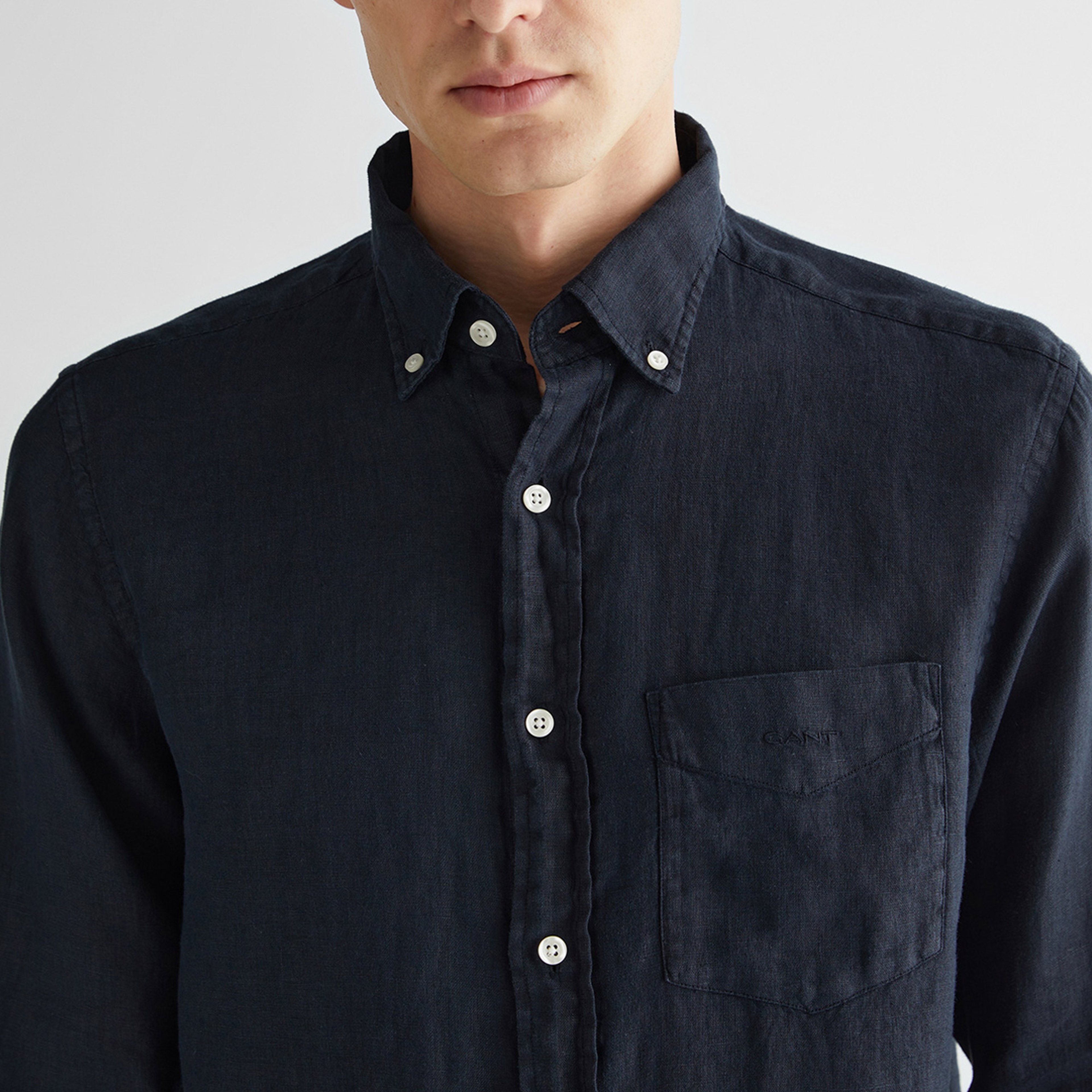 GANT Erkek Siyah Regular Fit Düğmeli Yaka Keten Gömlek