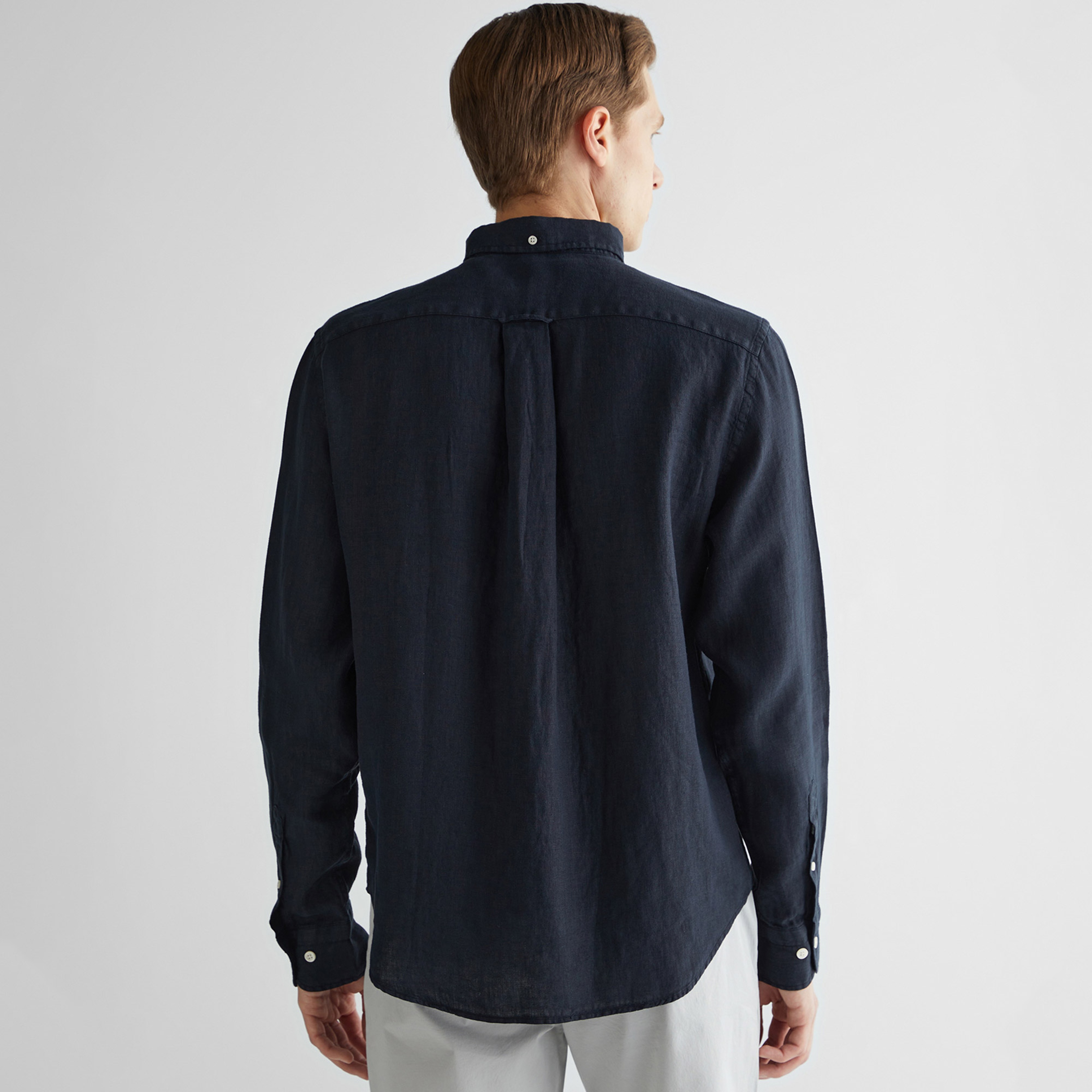 GANT Erkek Siyah Regular Fit Düğmeli Yaka Keten Gömlek