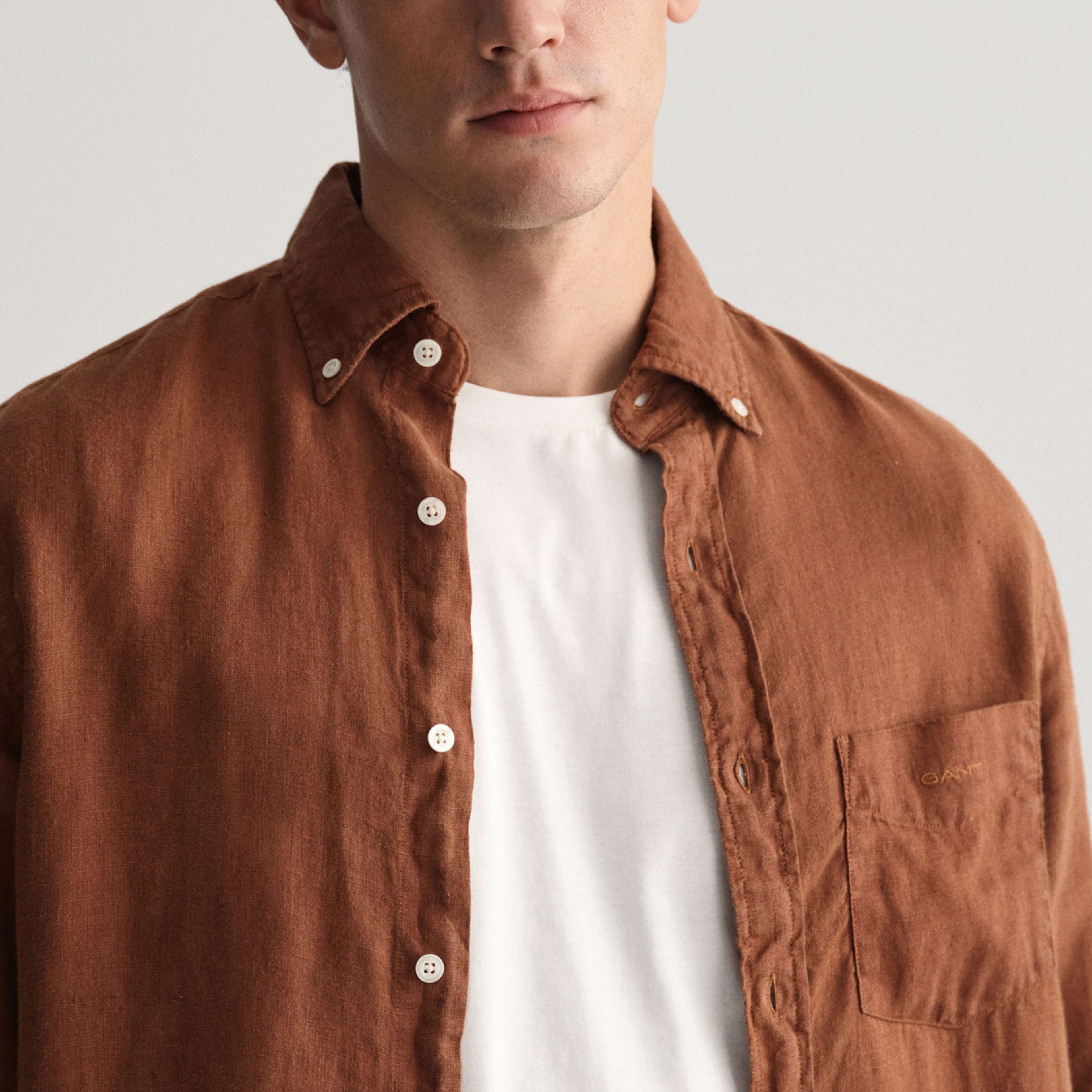 GANT Erkek Kahverengi Regular Fit Düğmeli Yaka Keten Gömlek