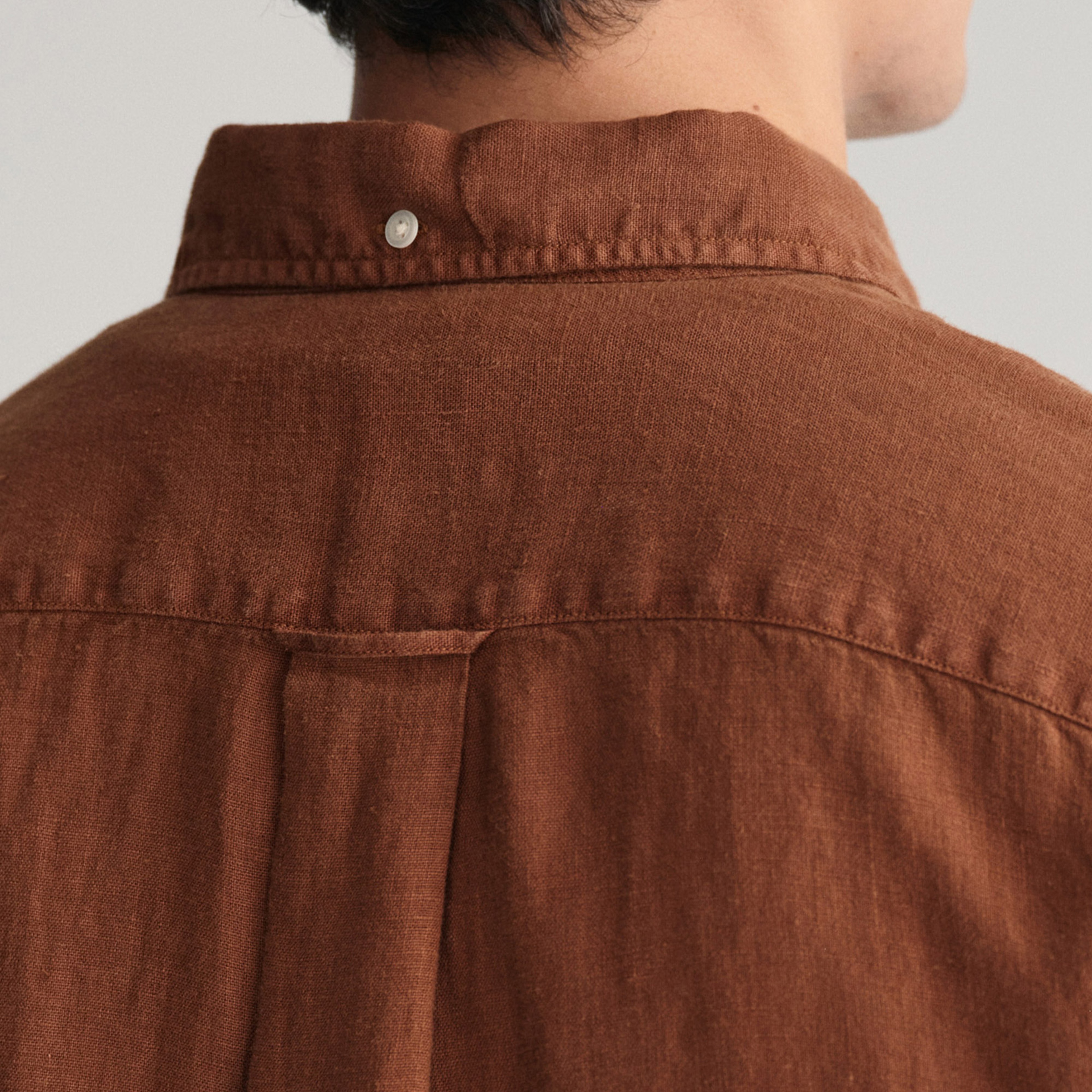 GANT Erkek Kahverengi Regular Fit Düğmeli Yaka Keten Gömlek